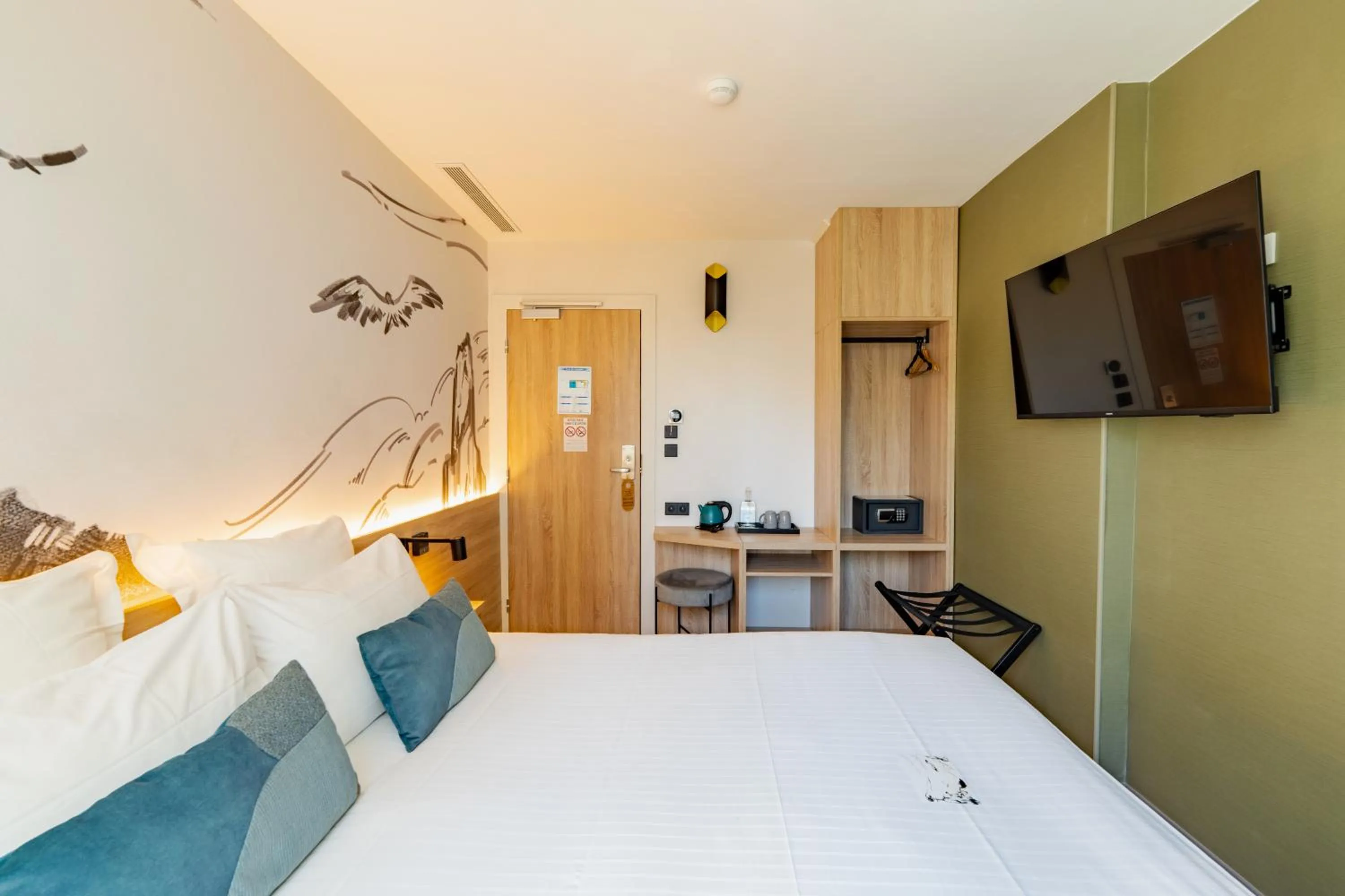 Bed in GREEN PARK HOTEL PARIS