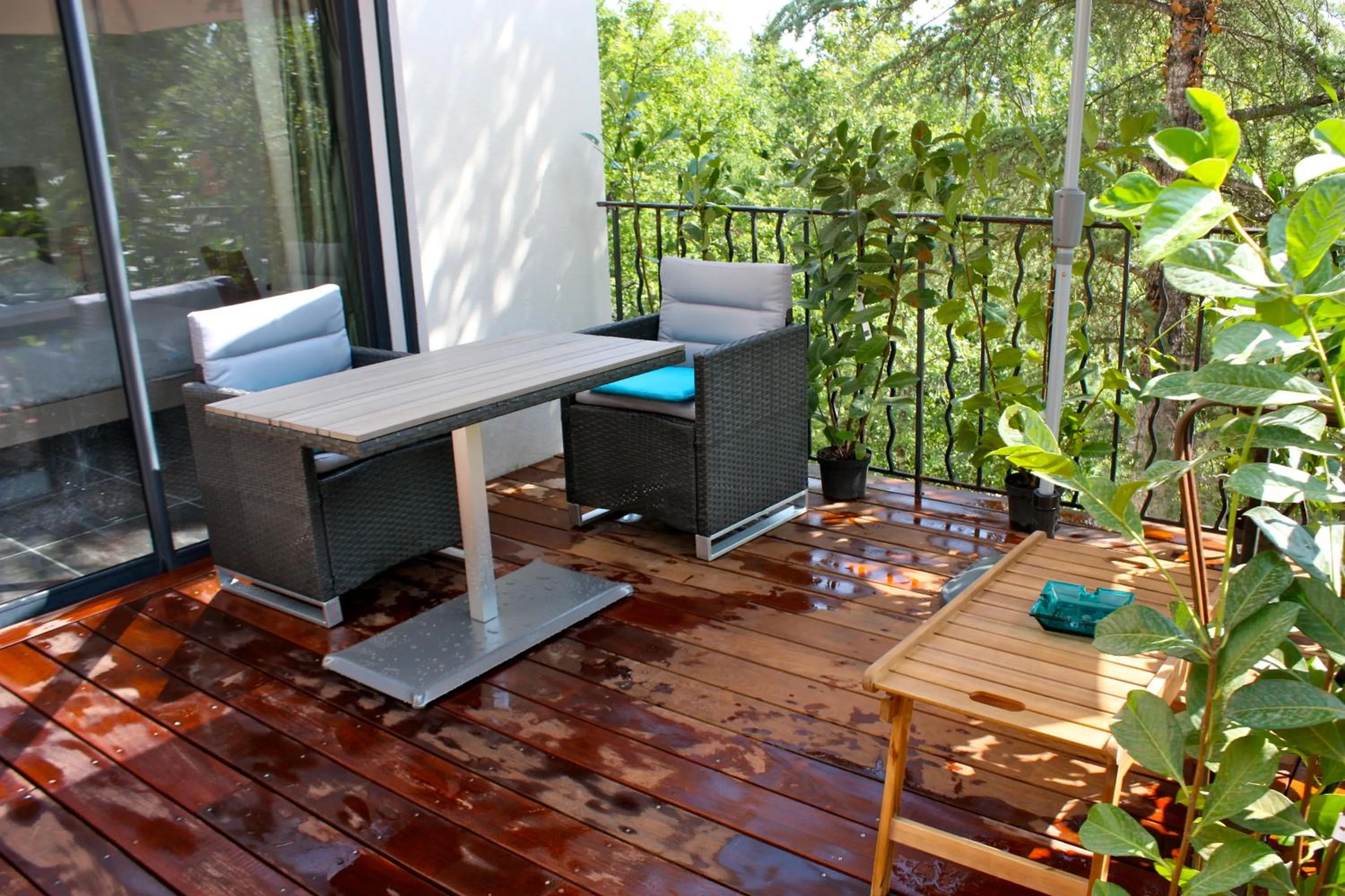 Balcony/Terrace in Sous les oliviers - Jacuzzi - Studios de standing tout-équipés