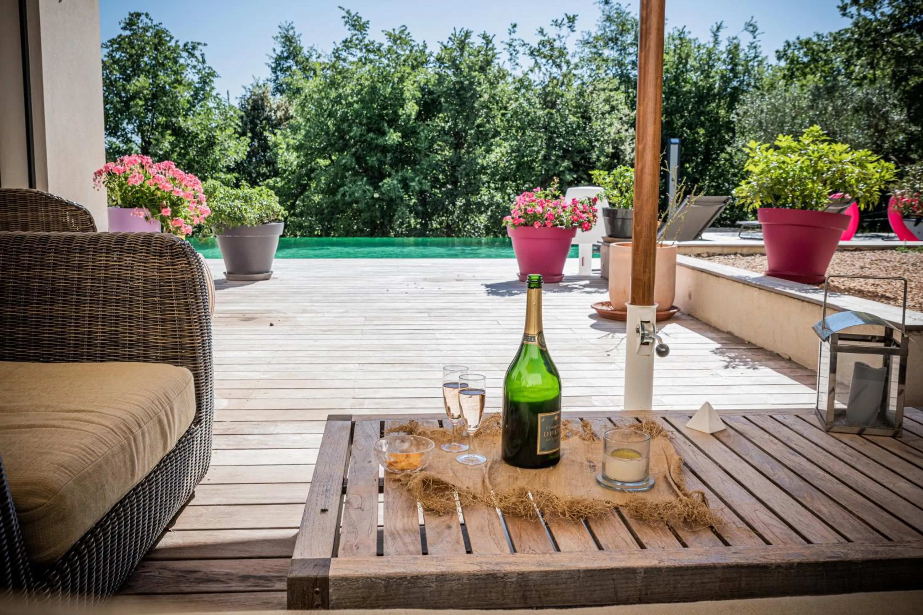 Patio in Sous les oliviers - Jacuzzi - Studios de standing tout-équipés