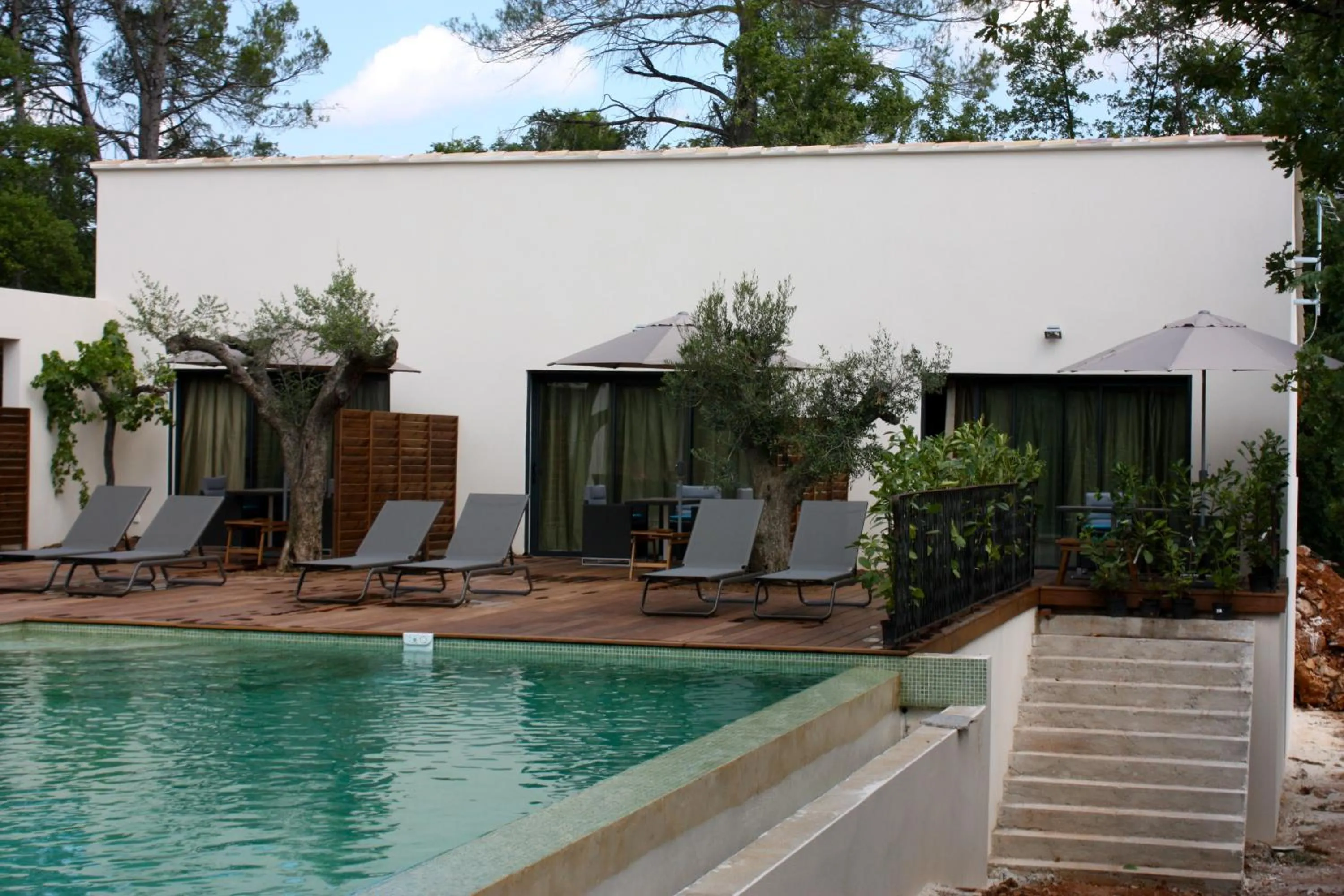 Swimming pool in Sous les oliviers - Jacuzzi - Studios de standing tout-équipés