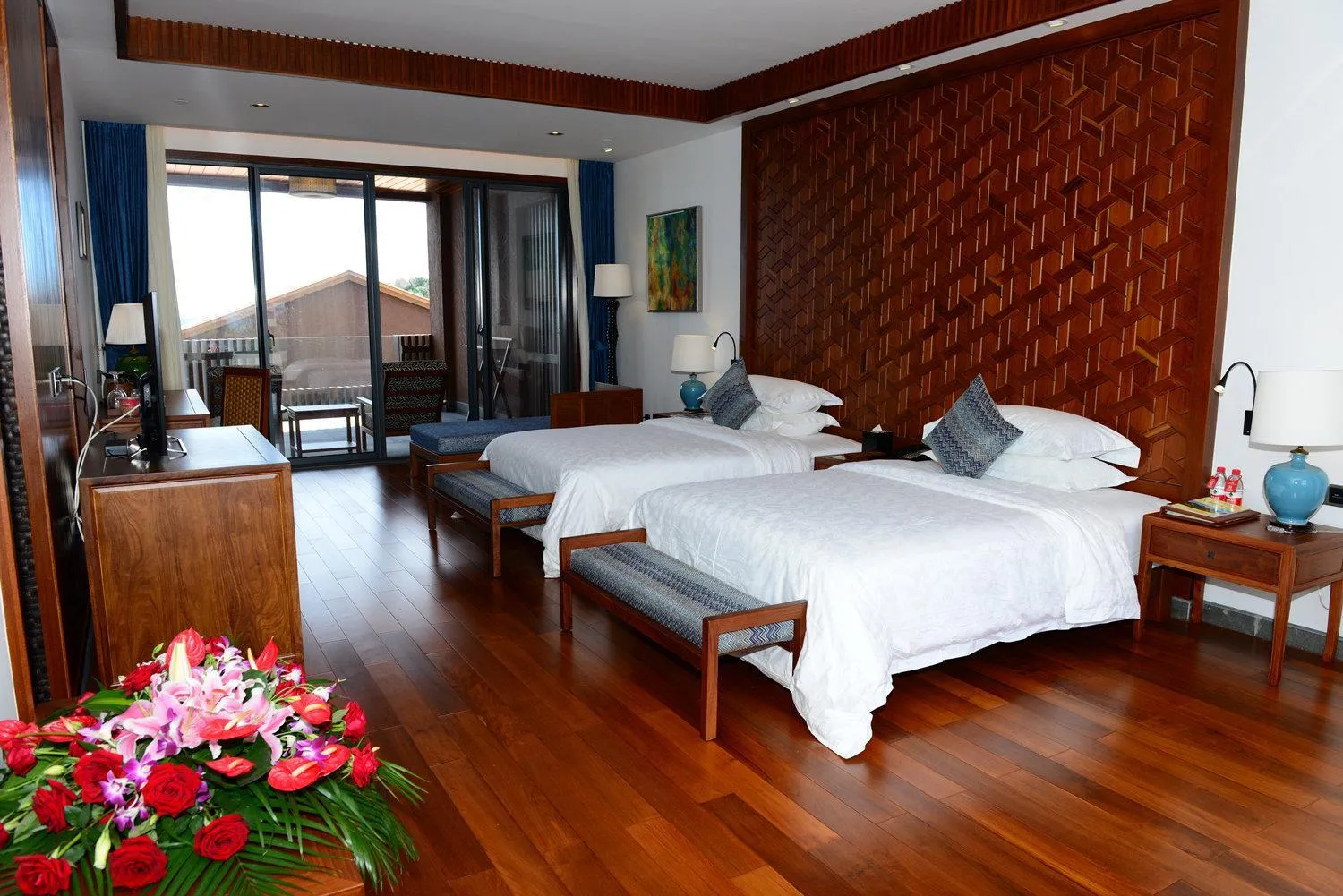 Photo of the whole room, Bed in Yalong Bay Earthly Paradise Birds Nest Resort （Mountain Villas)