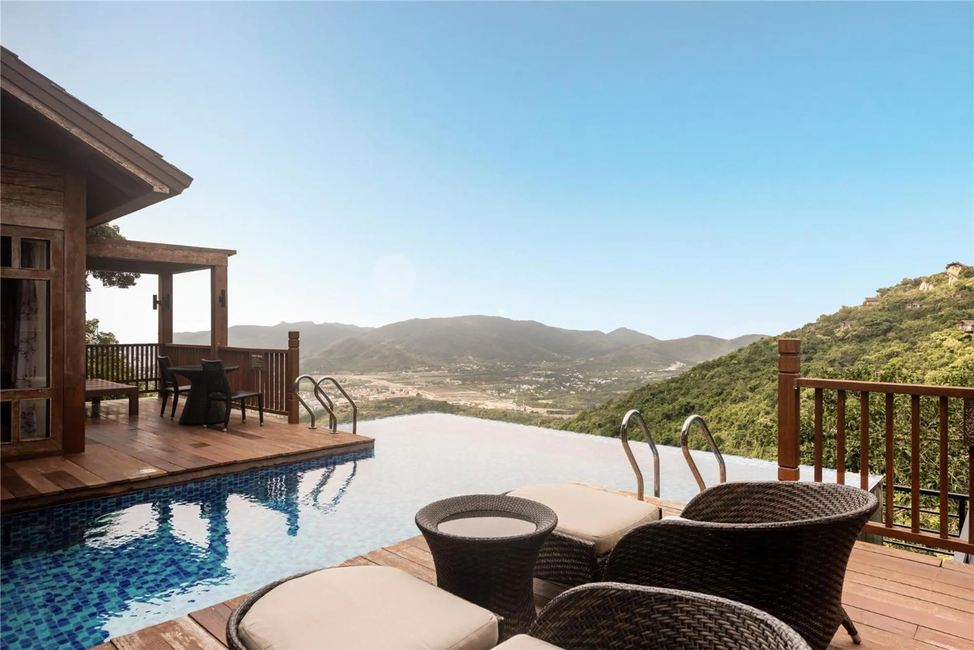 Yalong Bay Earthly Paradise Birds Nest Resort （Mountain Villas)