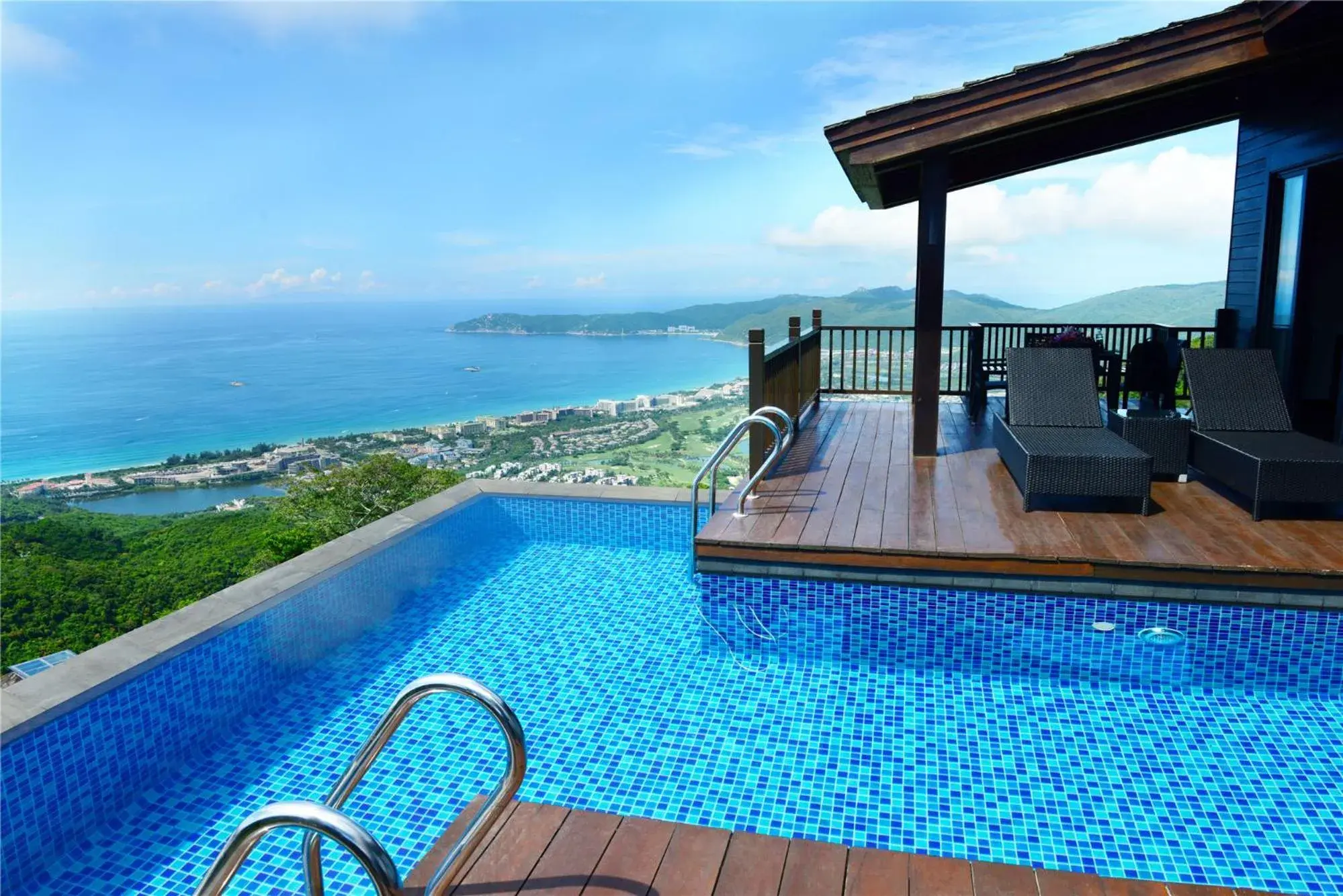 Two-Bedroom One-Living-Room Full Sea View Villa with Infinity Pool – Cloud Peak Crane Family Villa in Yalong Bay Earthly Paradise Birds Nest Resort (Mountain Villas) Two-Bedroom One-Living-Room Full Sea View Villa with Infinity Pool – Cloud Peak Crane Family Villa in Yalong Bay Earthly Paradise Birds Nest Resort (Mountain Villas)