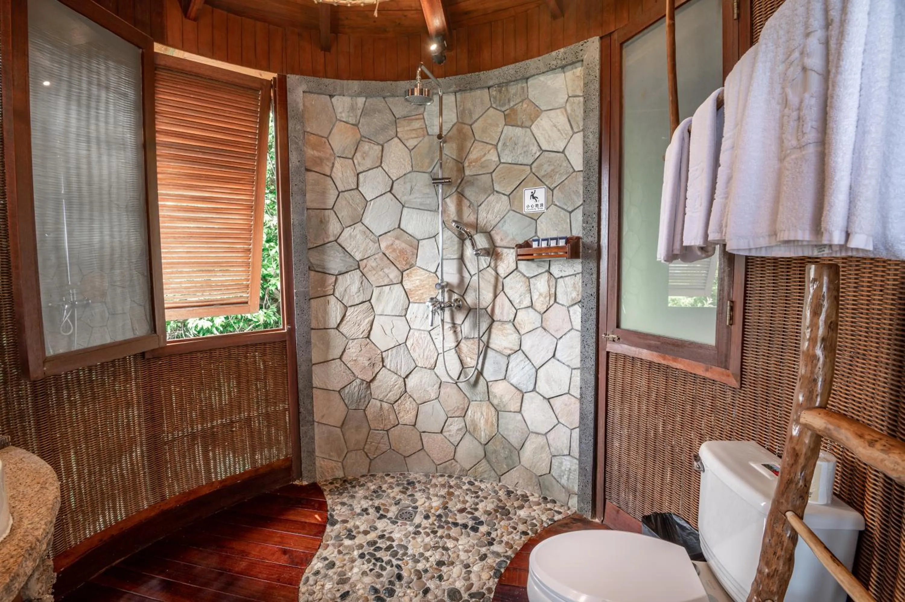 Yalong Bay Earthly Paradise Birds Nest Resort （Mountain Villas)