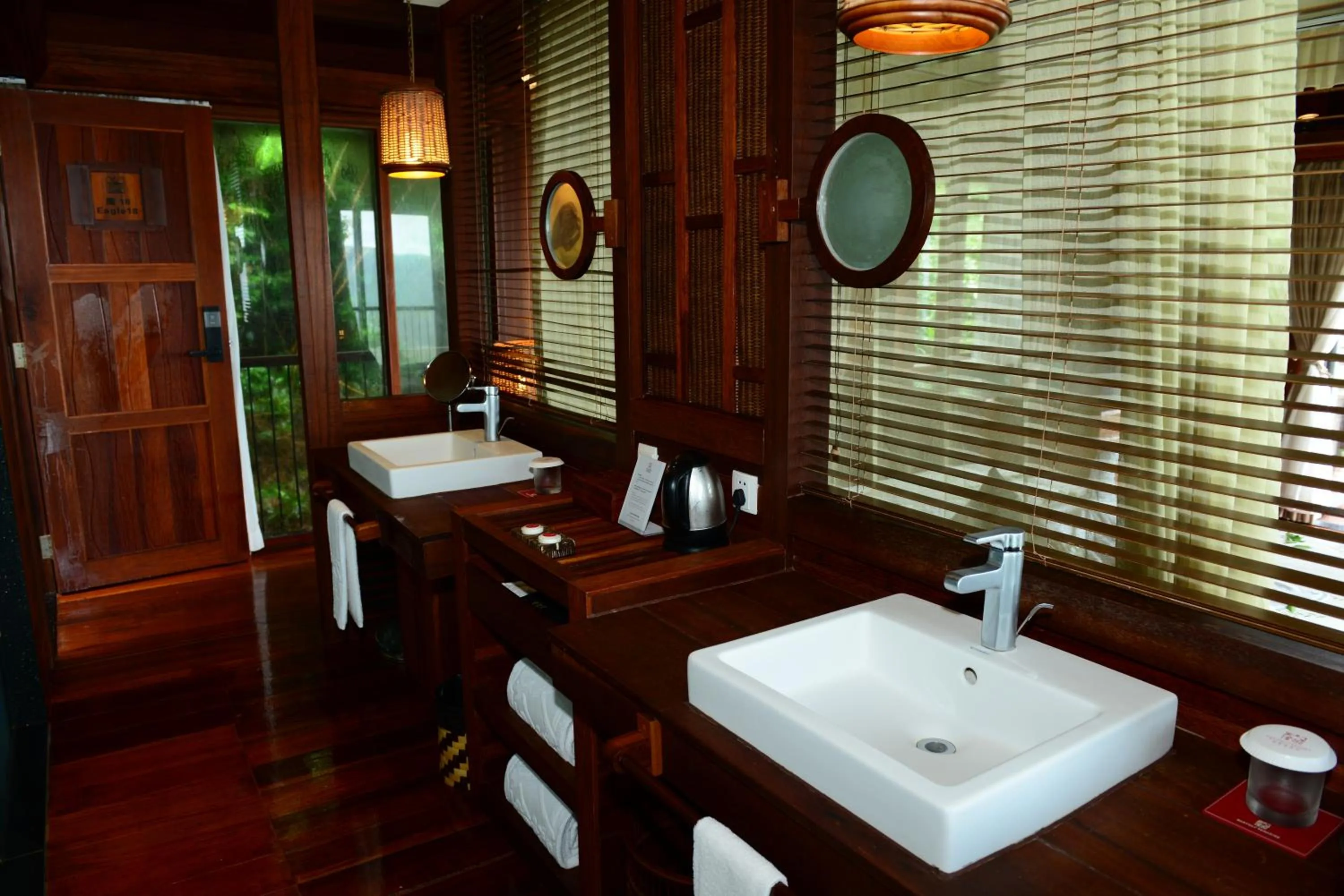 Yalong Bay Earthly Paradise Birds Nest Resort （Mountain Villas)