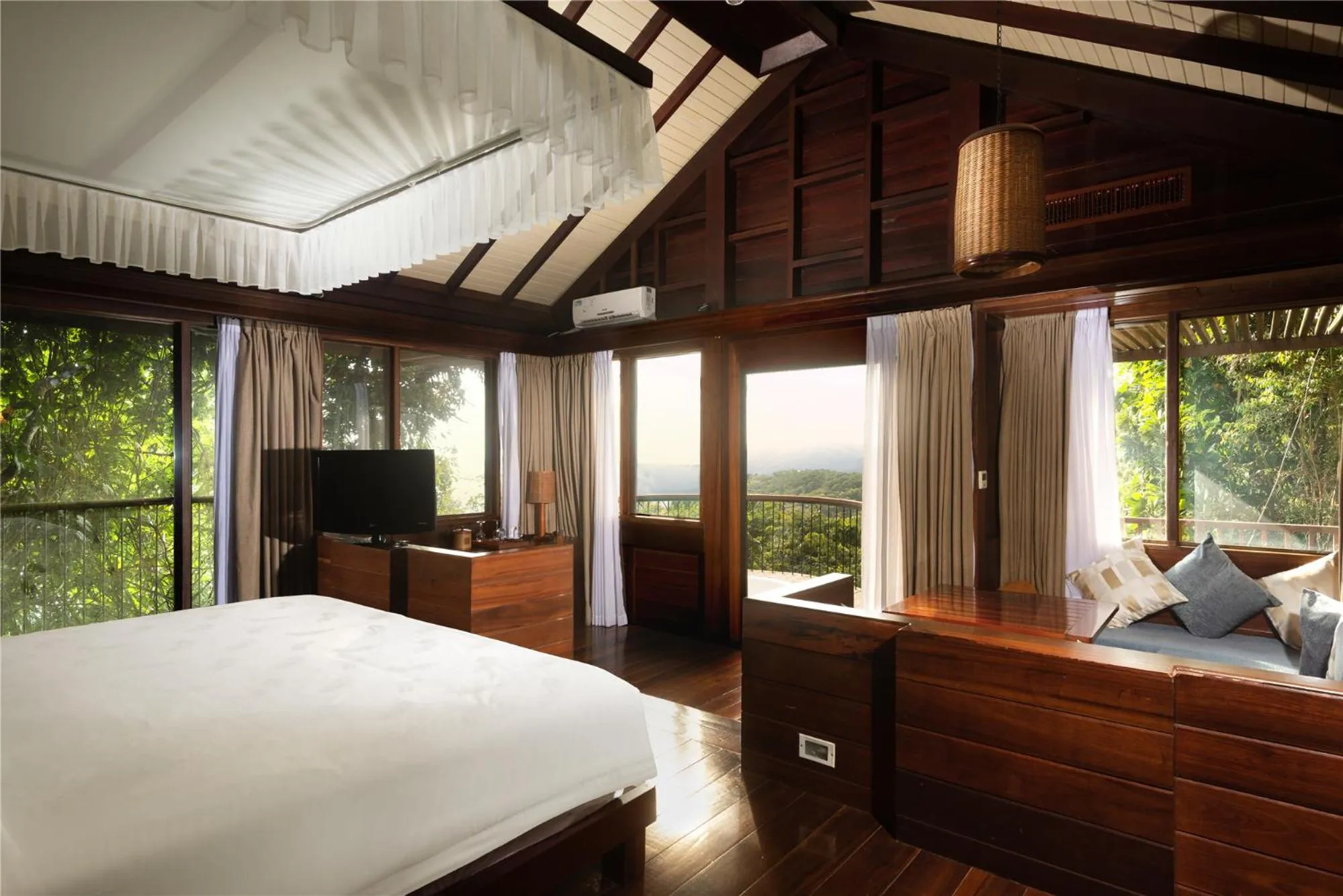 Bed in Yalong Bay Earthly Paradise Birds Nest Resort （Mountain Villas)