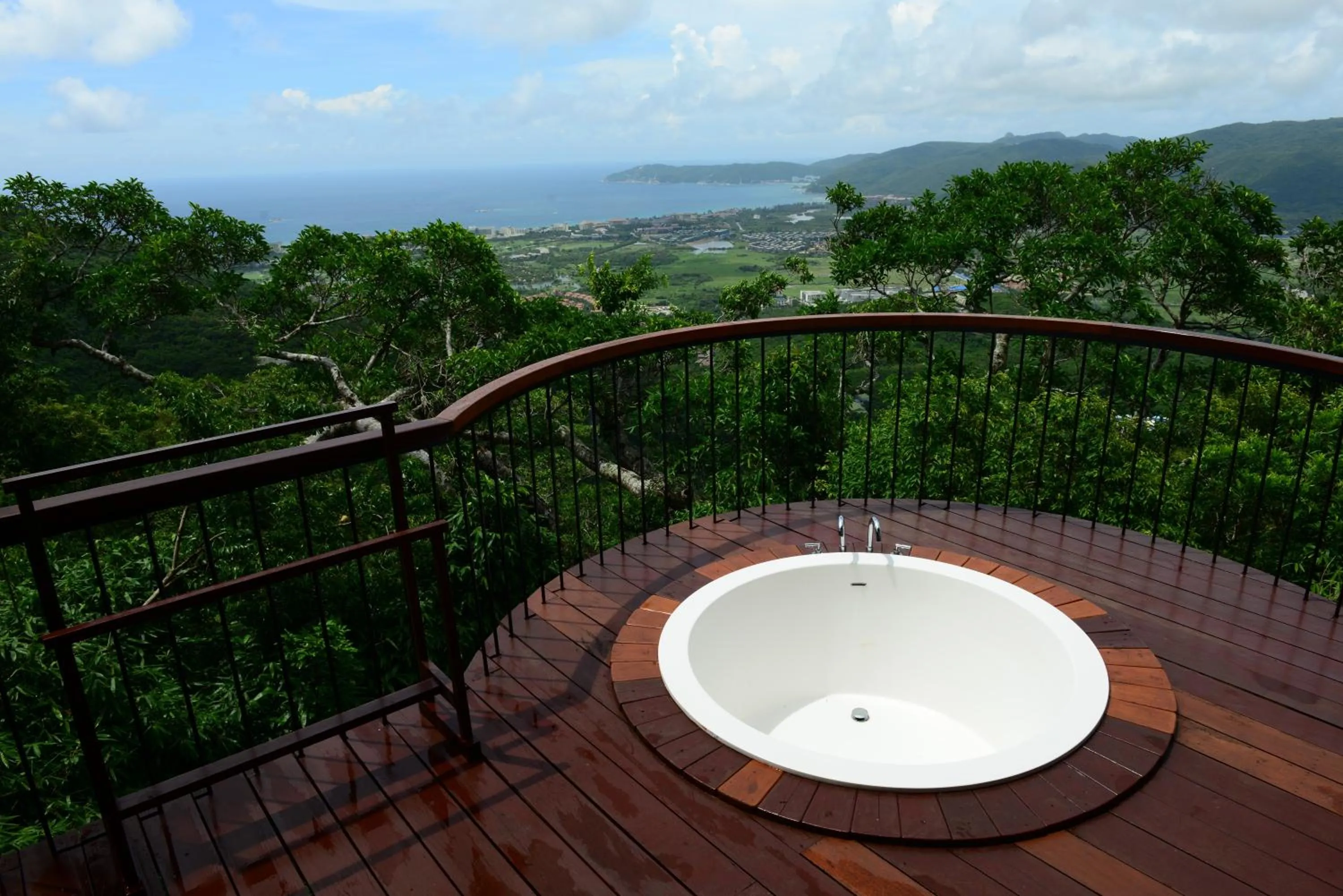 Bathroom in Yalong Bay Earthly Paradise Birds Nest Resort （Mountain Villas)