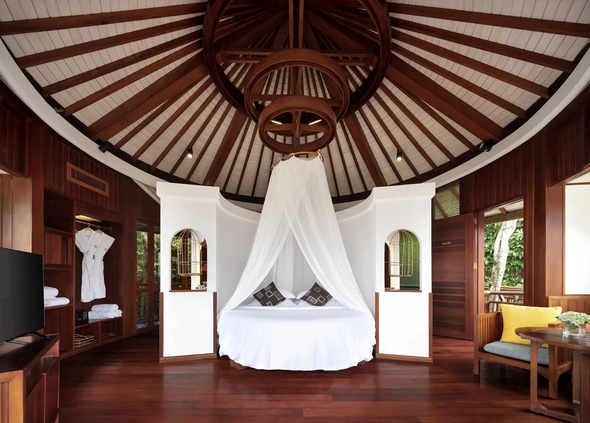 Bed in Yalong Bay Earthly Paradise Birds Nest Resort （Mountain Villas)