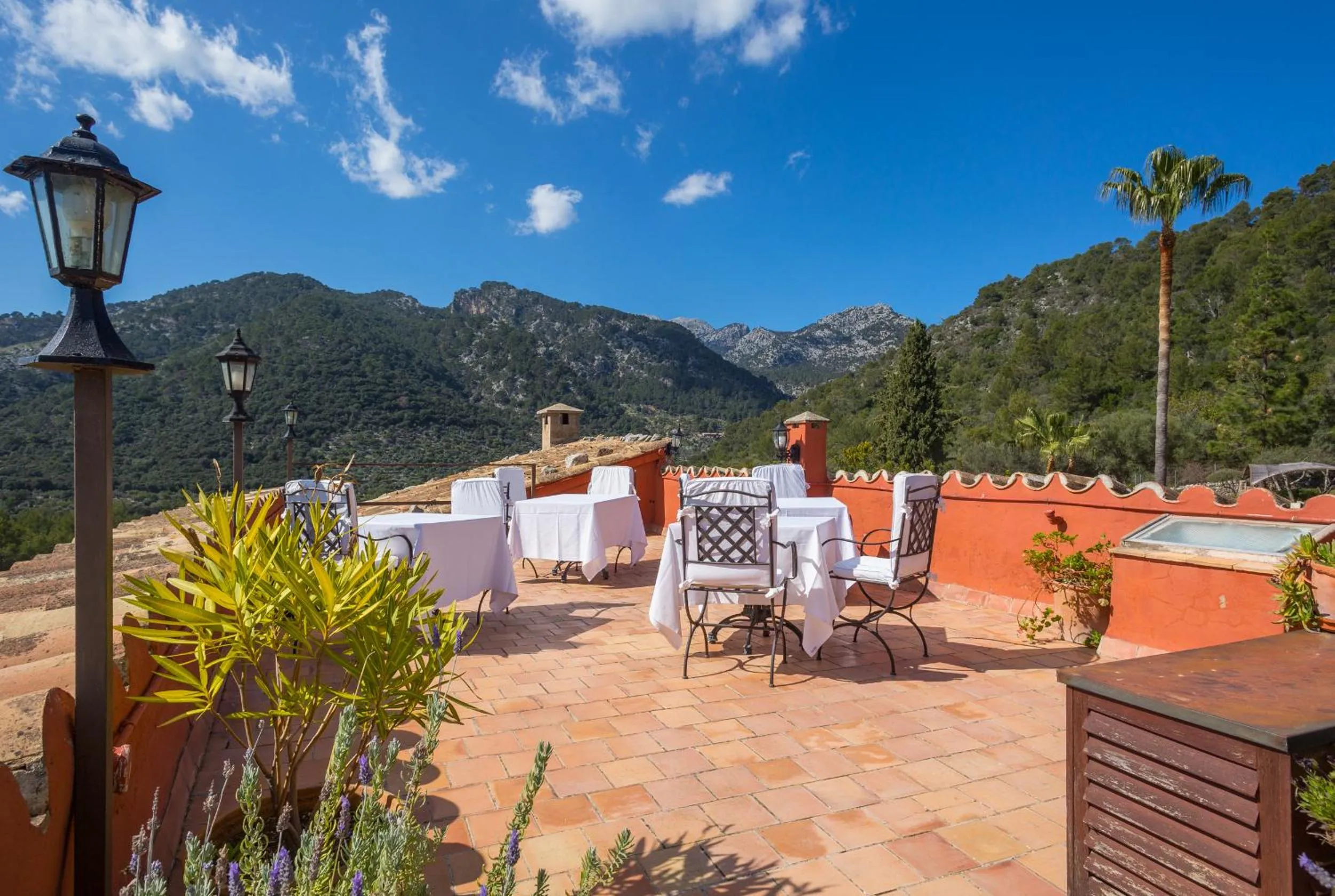 Restaurant/places to eat in Finca Es Castell