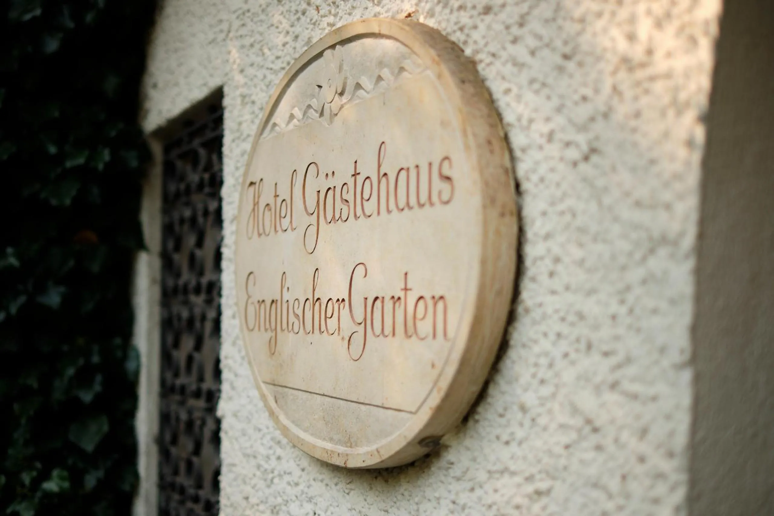 Logo/Certificate/Sign in Gästehaus Englischer Garten