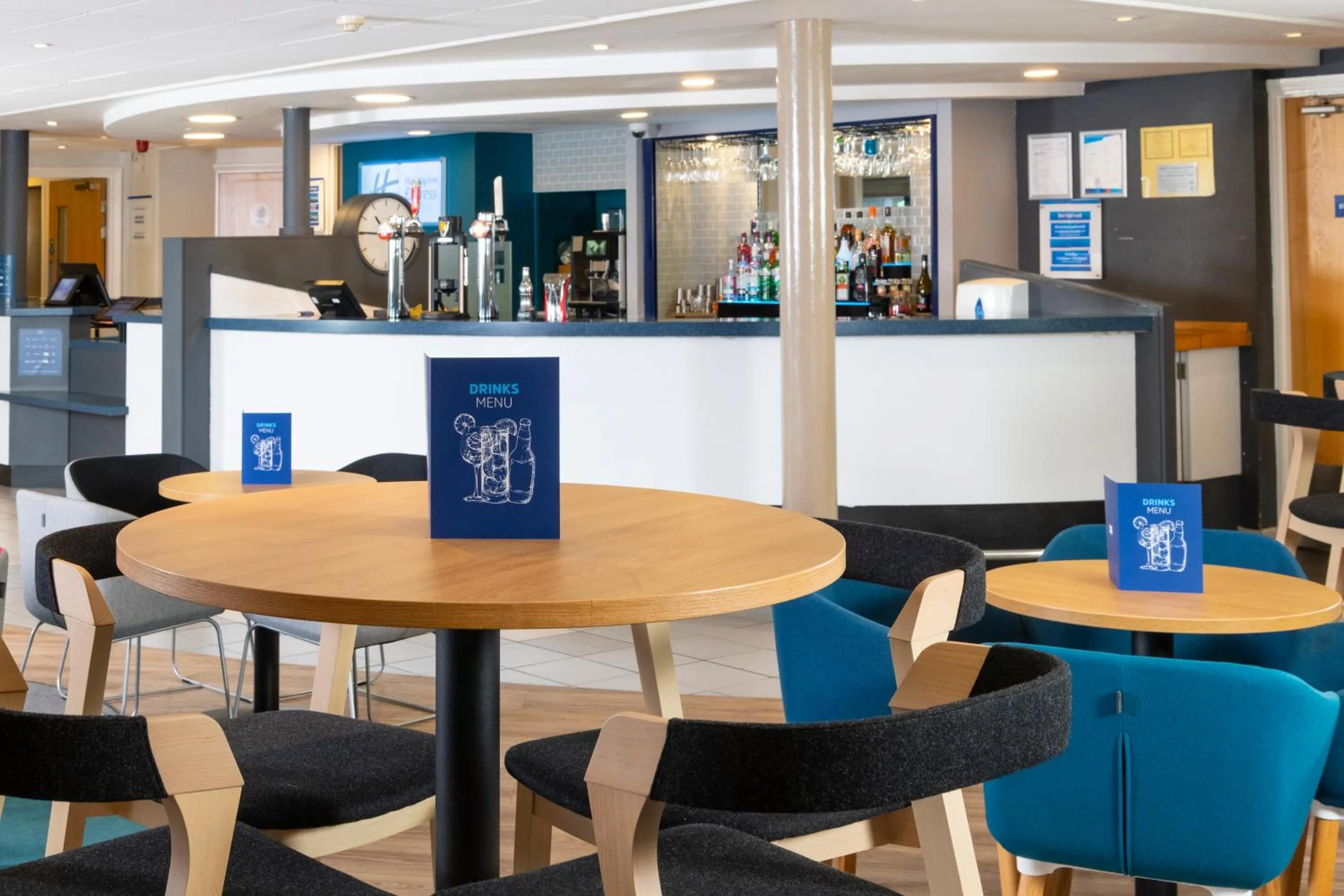 Lounge or bar in Holiday Inn Express Stafford by IHG