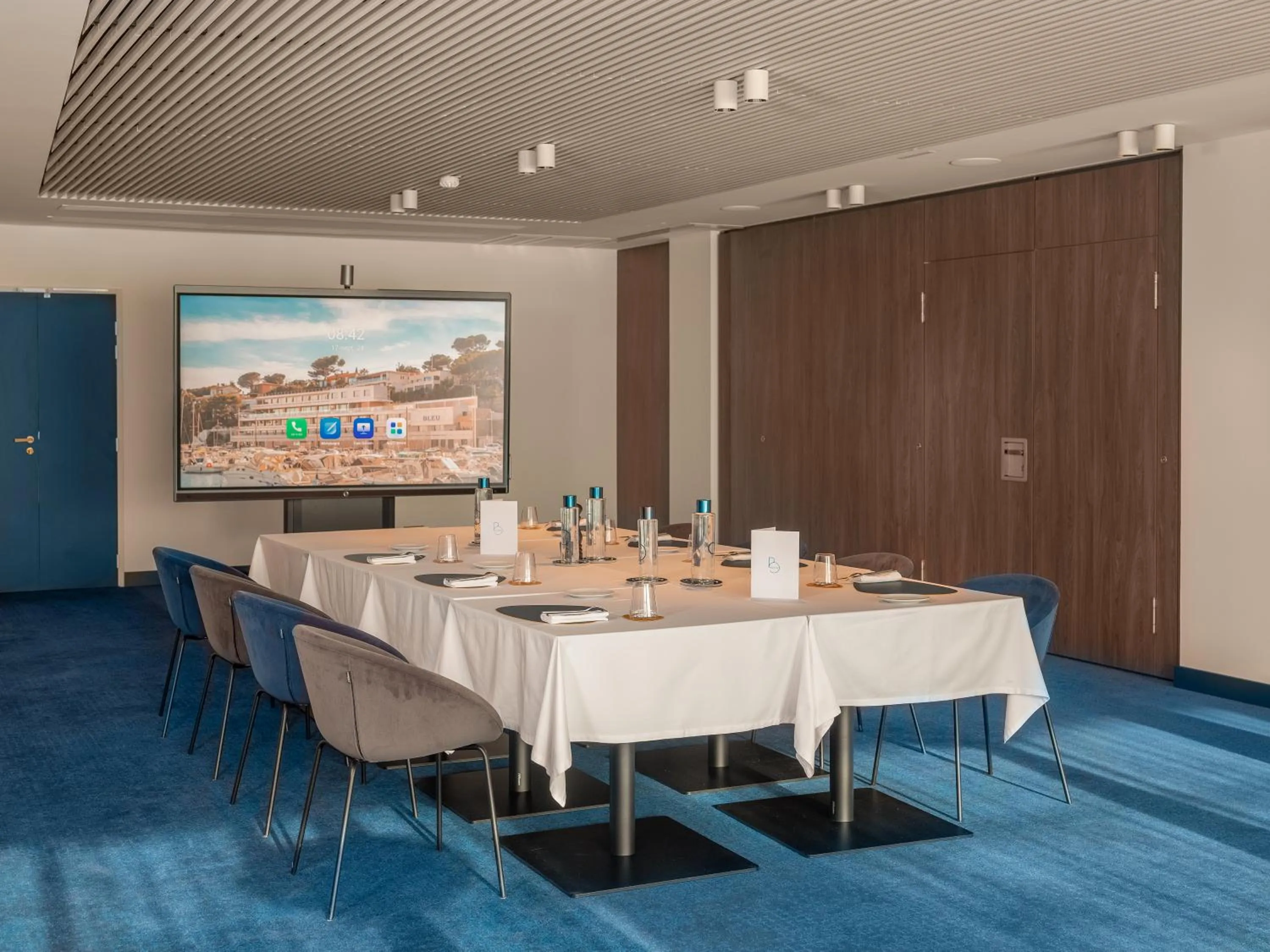 TV and multimedia in Bleu Hôtel & Spa