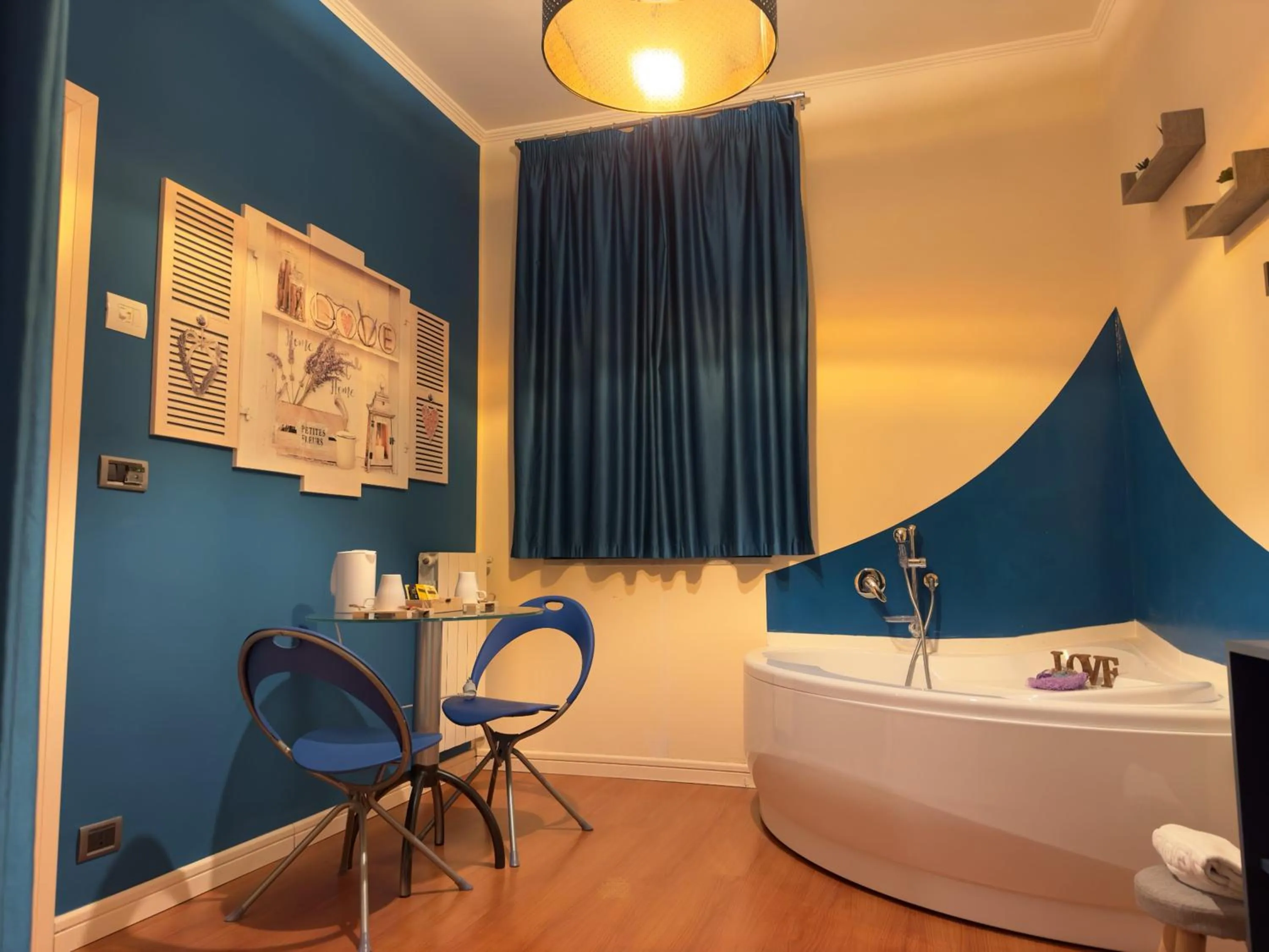 Hot Tub, Bed in Bracco Rooms & Suites - Boutique Hotel nel Centro Storico di Matera