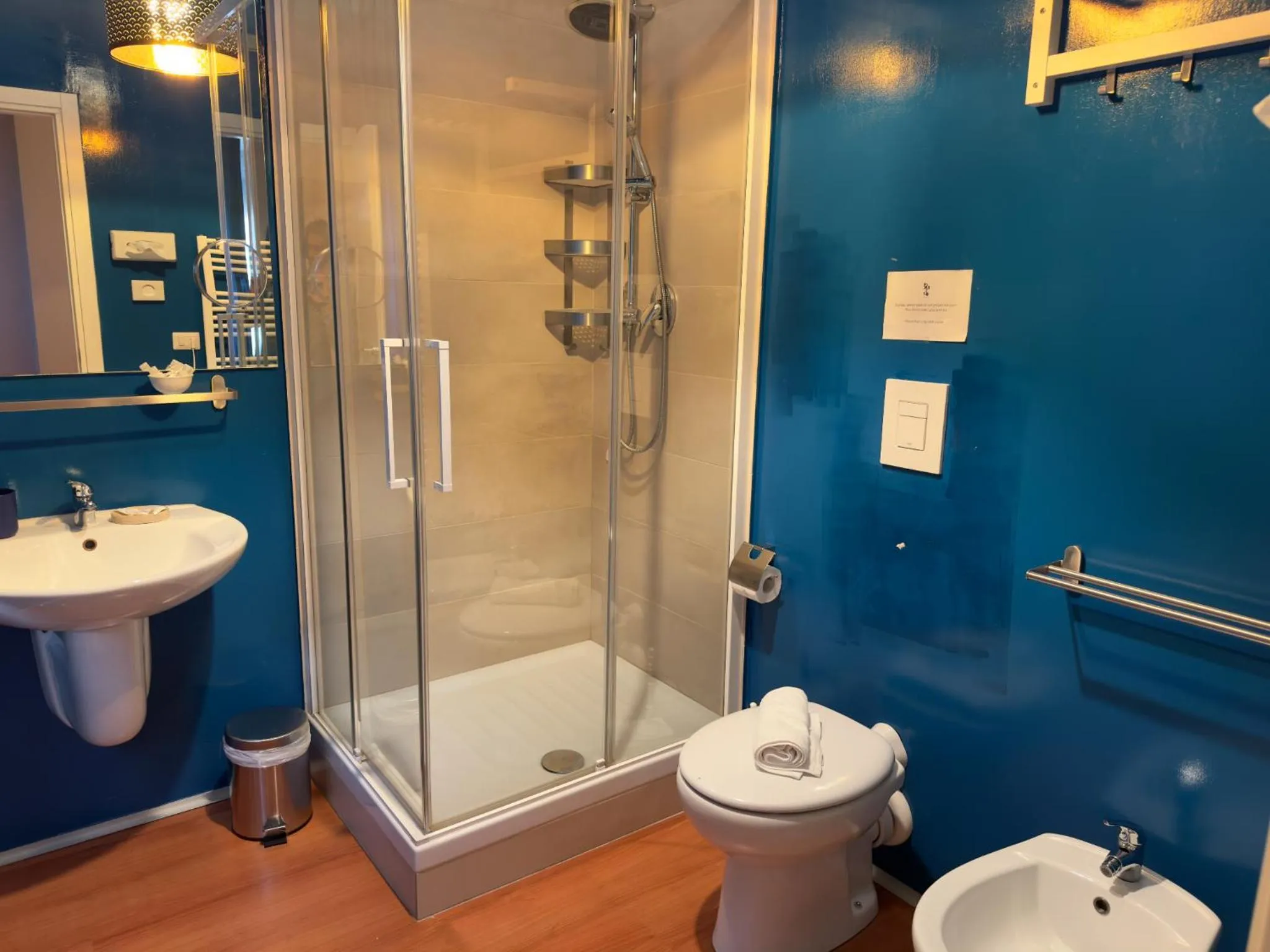 Shower in Bracco Rooms & Suites - Boutique Hotel nel Centro Storico di Matera