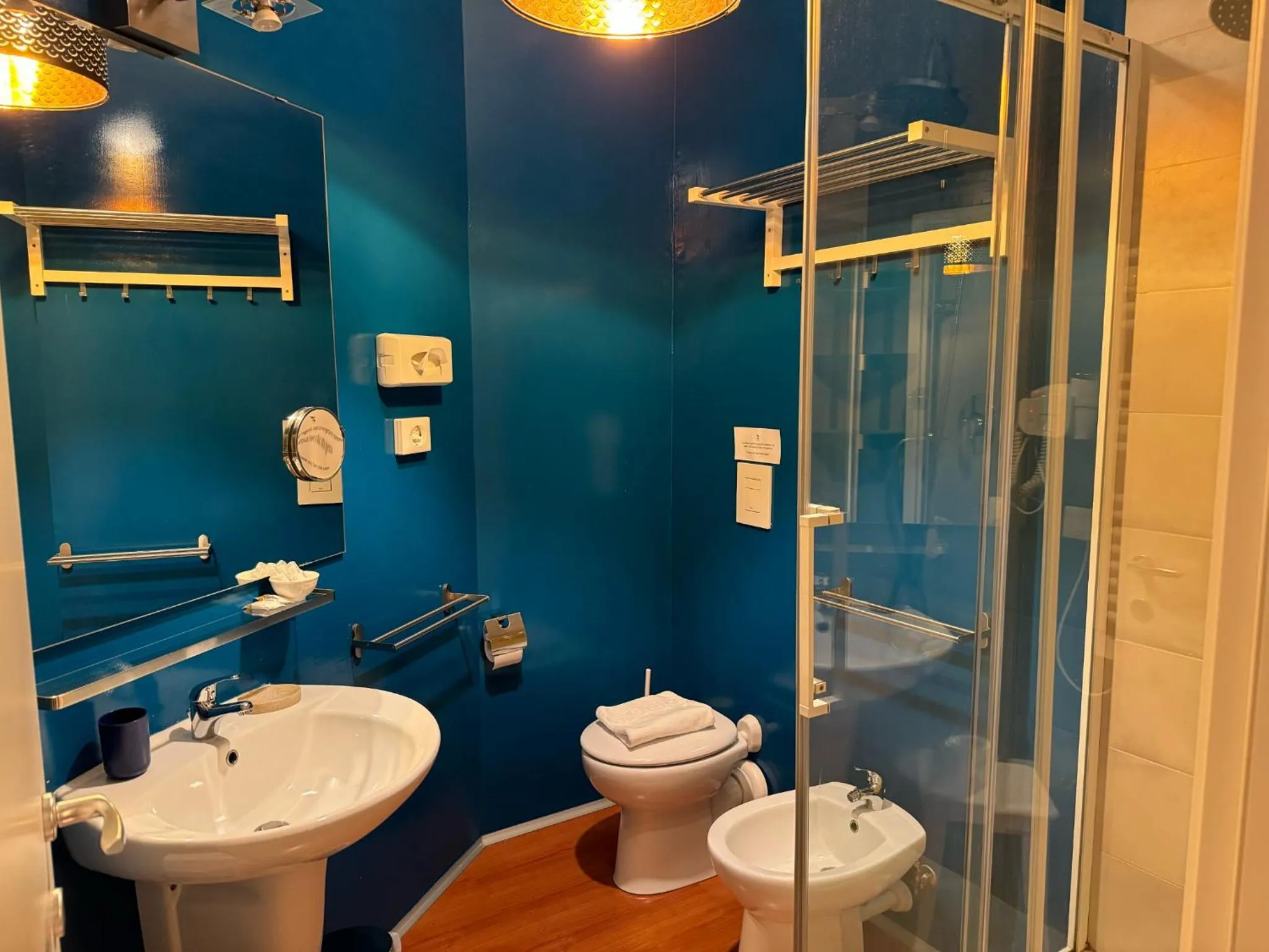 Shower in Bracco Rooms & Suites - Boutique Hotel nel Centro Storico di Matera