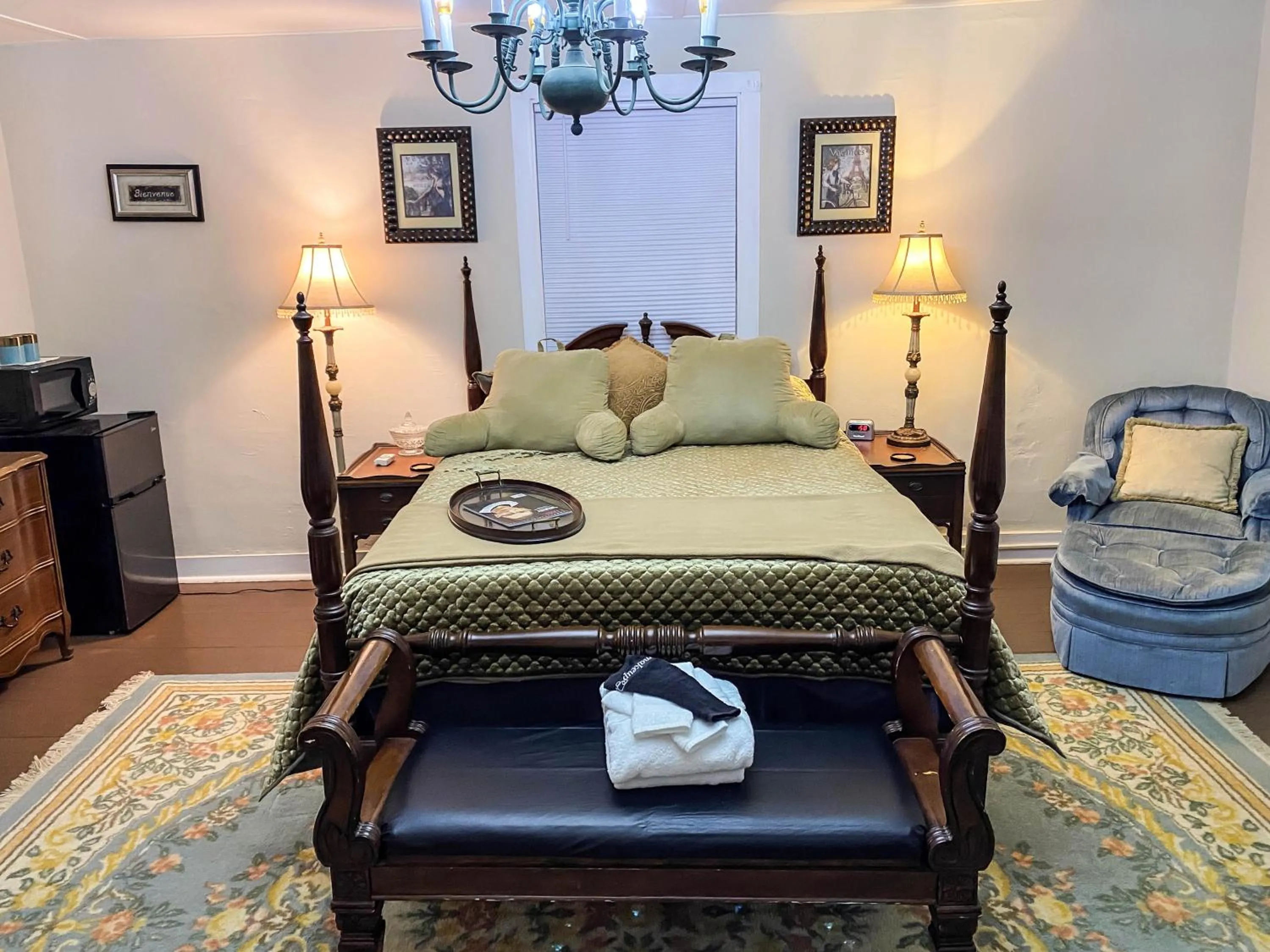 Photo of the whole room, Bed in Vaiden Inn