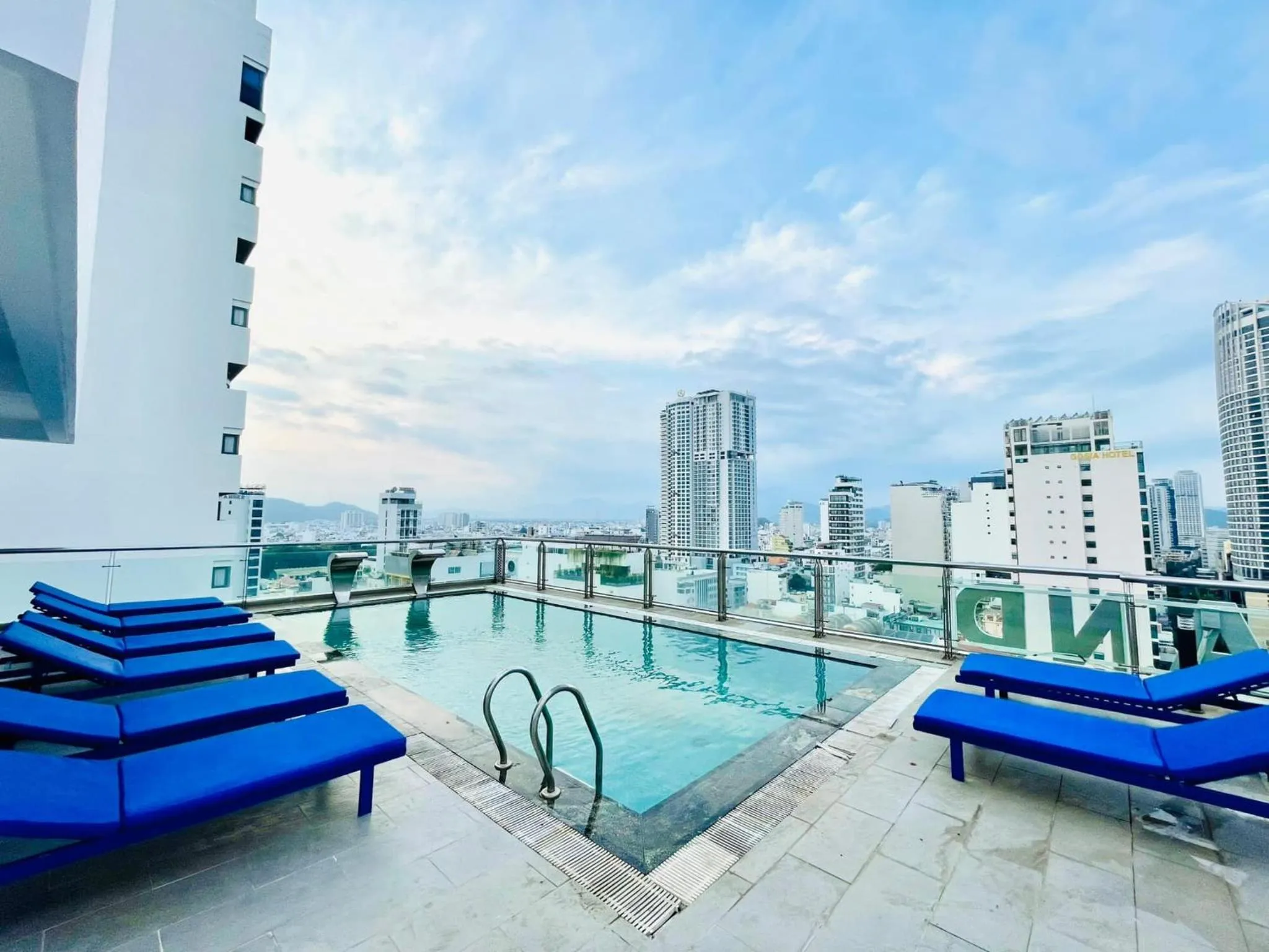 Swimming pool in SANDALS ISLAND HOTEL
