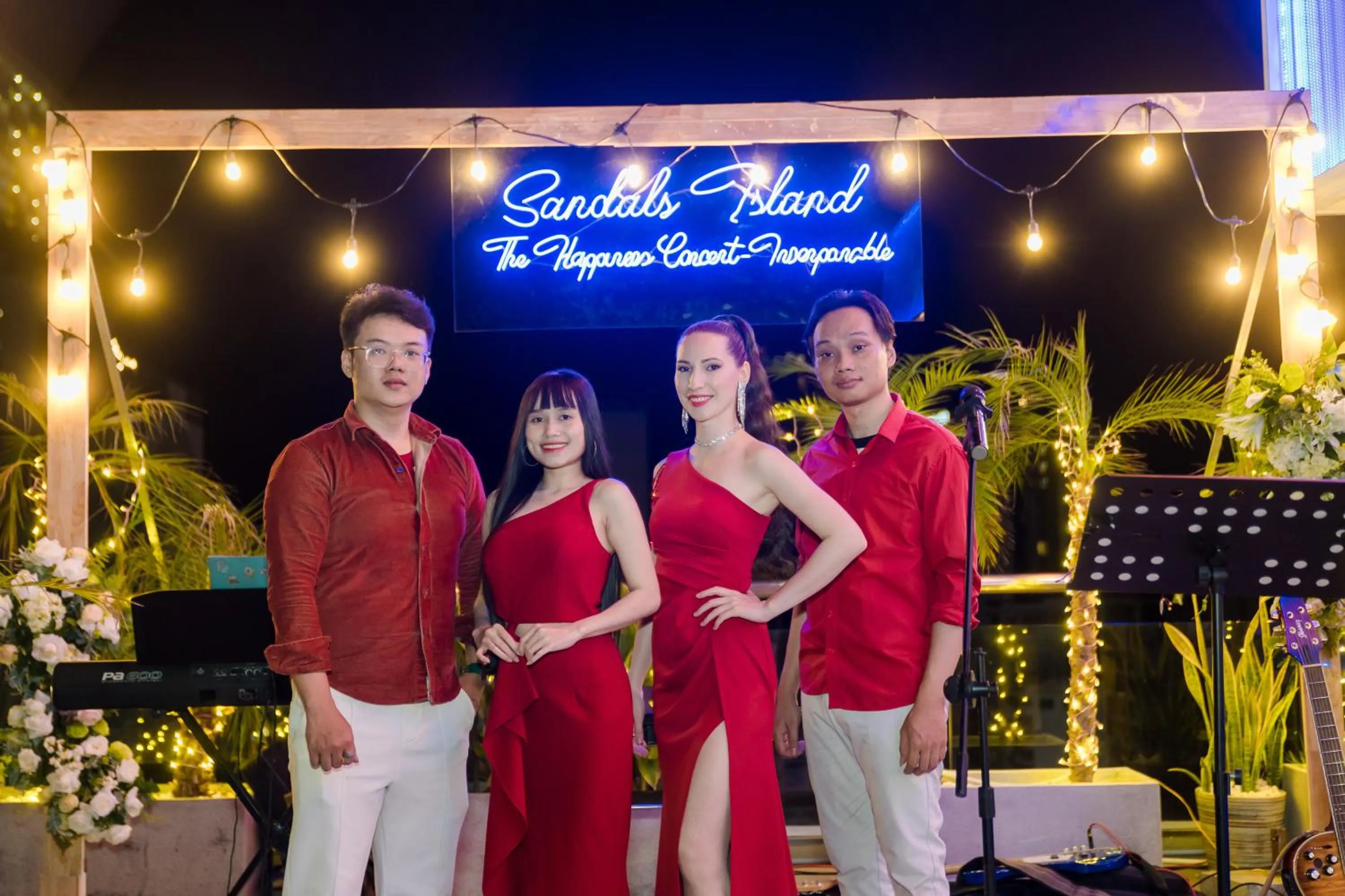 Lounge or bar in SANDALS ISLAND HOTEL