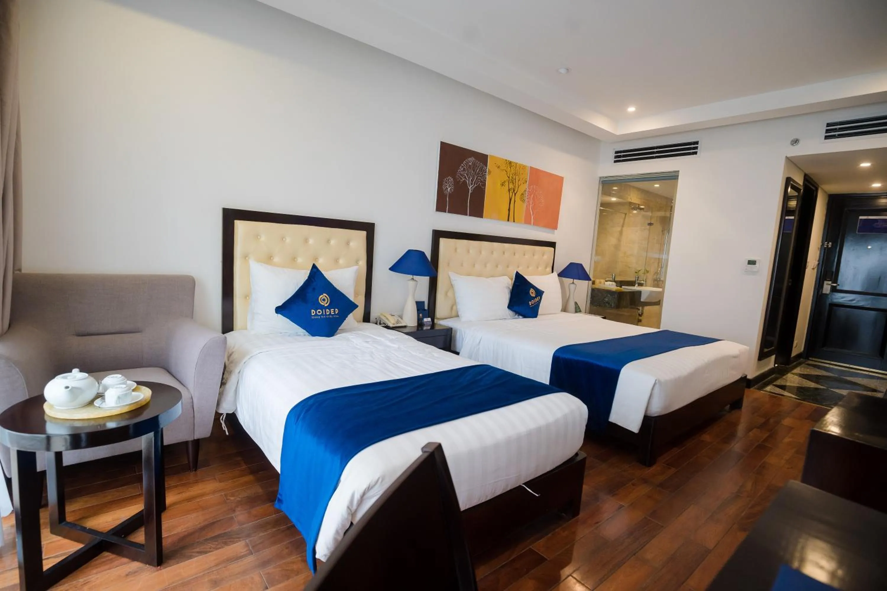 Living room, Bed in SANDALS ISLAND HOTEL