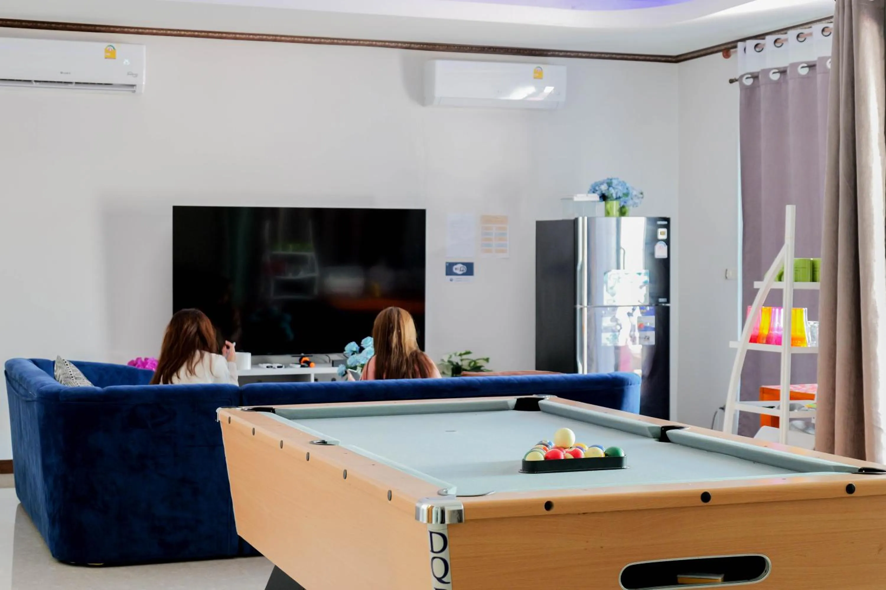 Evening entertainment in LV Villa Cha-am