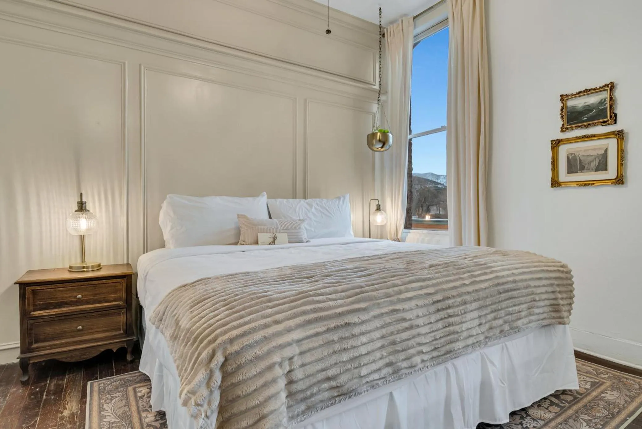 Bedroom, Bed in The Historic Grand Canyon Hotel