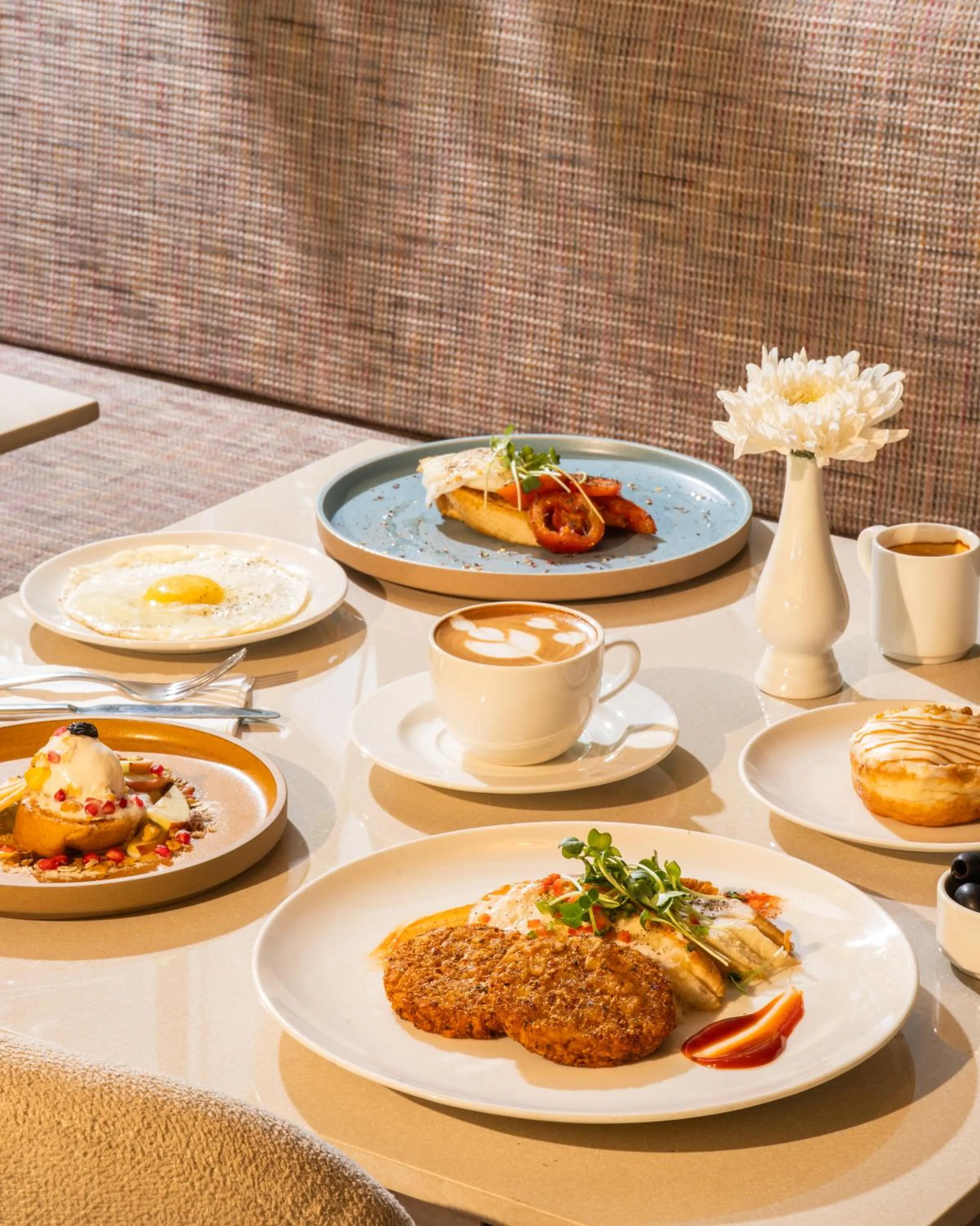 Restaurant/places to eat in Foxtrail, Sector 42 - AM Hotel Kollection