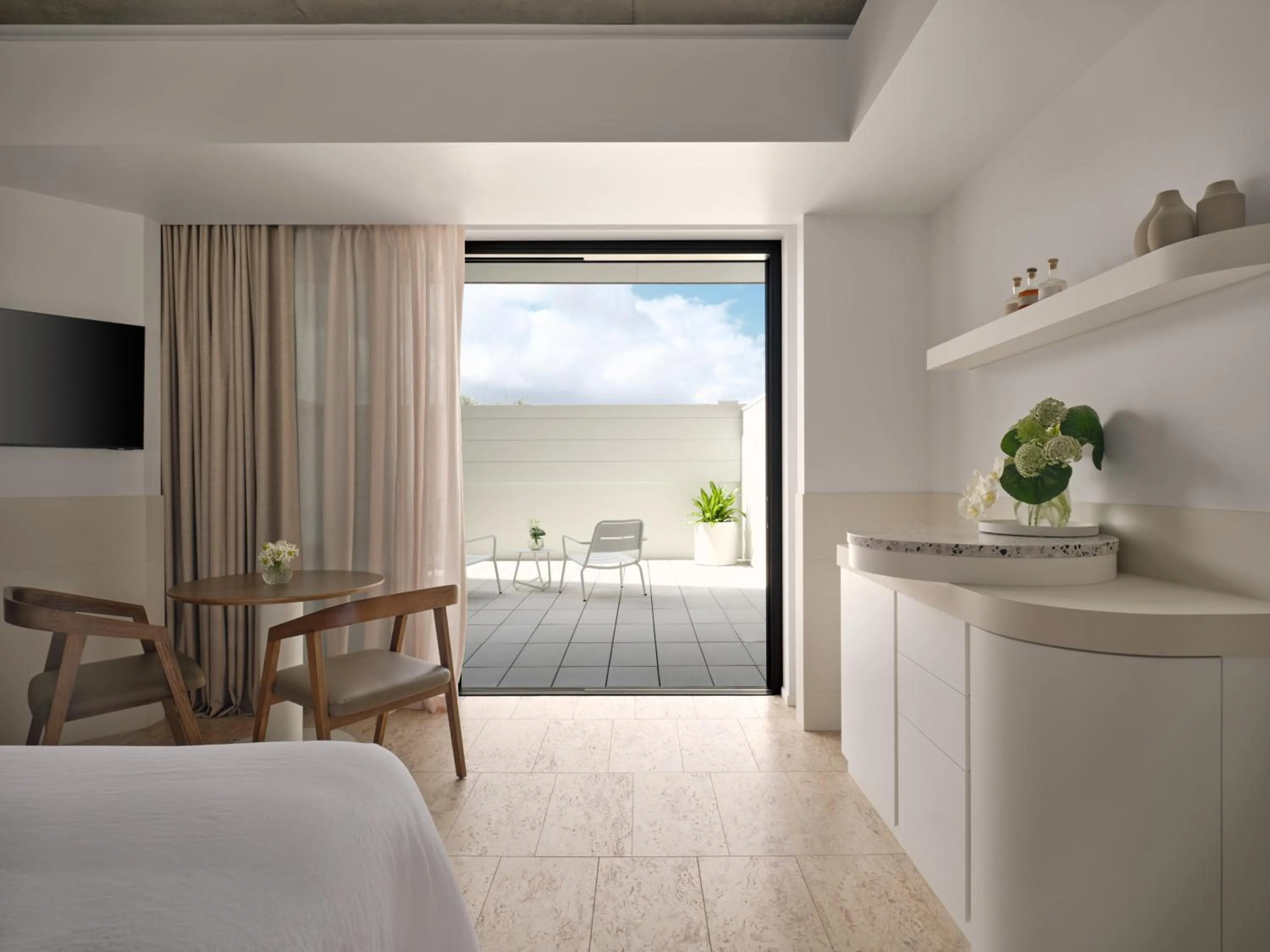 Seating area, Bed in Ardo