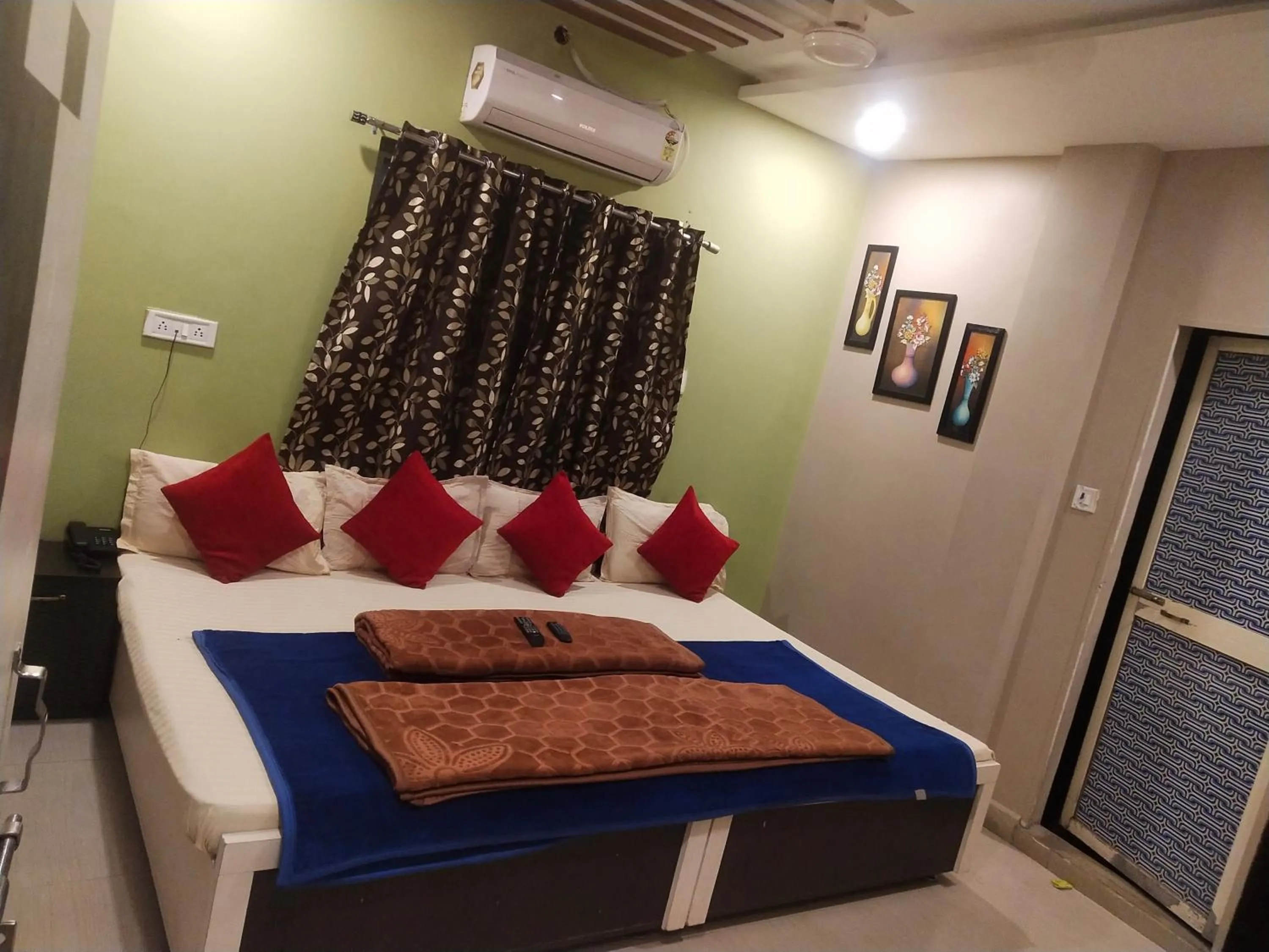 Bed in Shree Ram Nivas