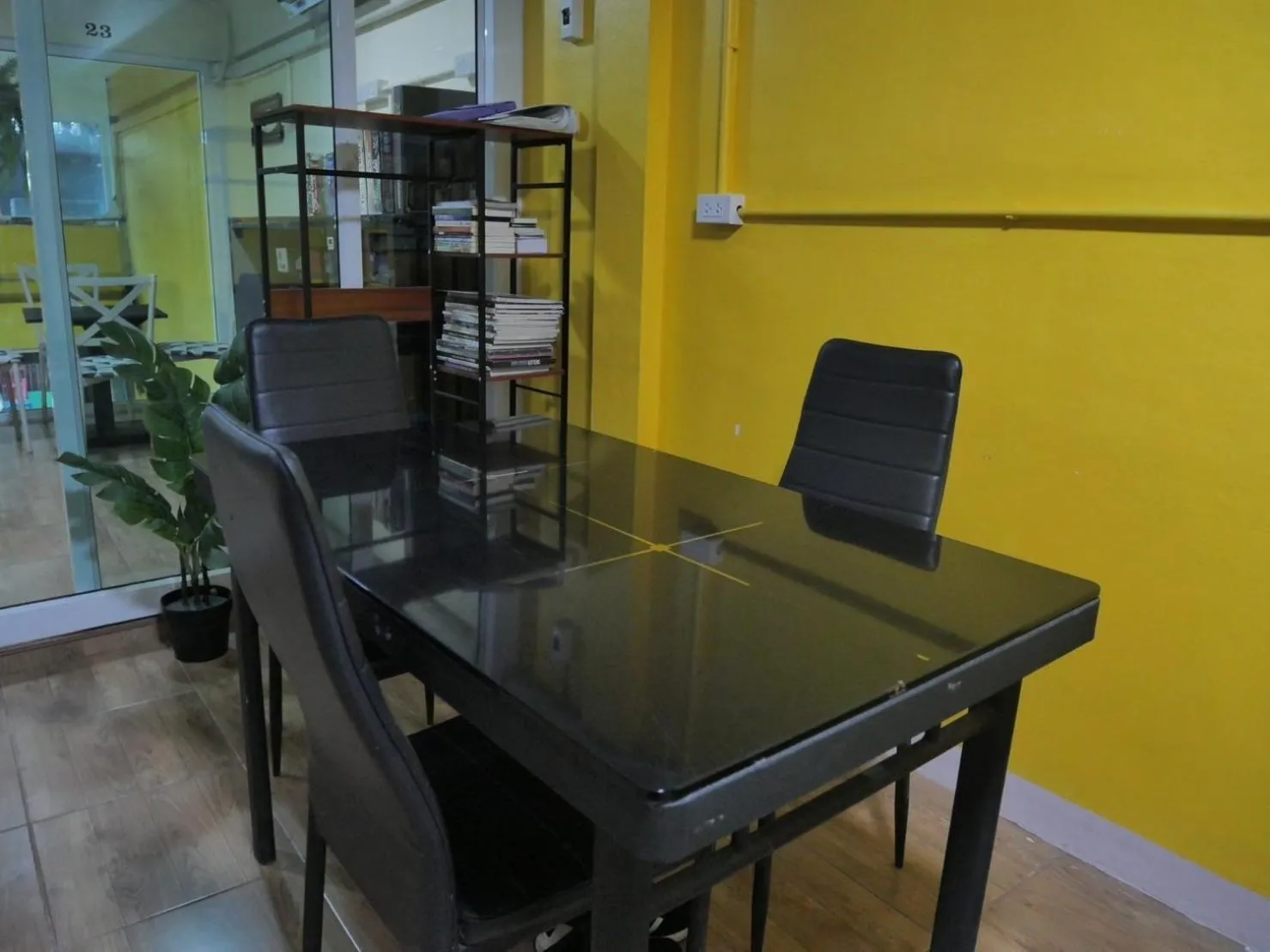 Communal lounge/ TV room in EZ Sleep @ Ratchada 19