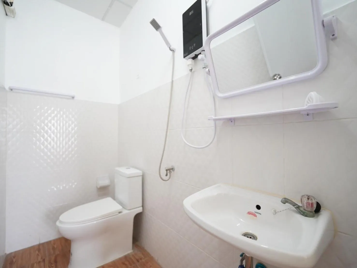 Shower in EZ Sleep @ Ratchada 19