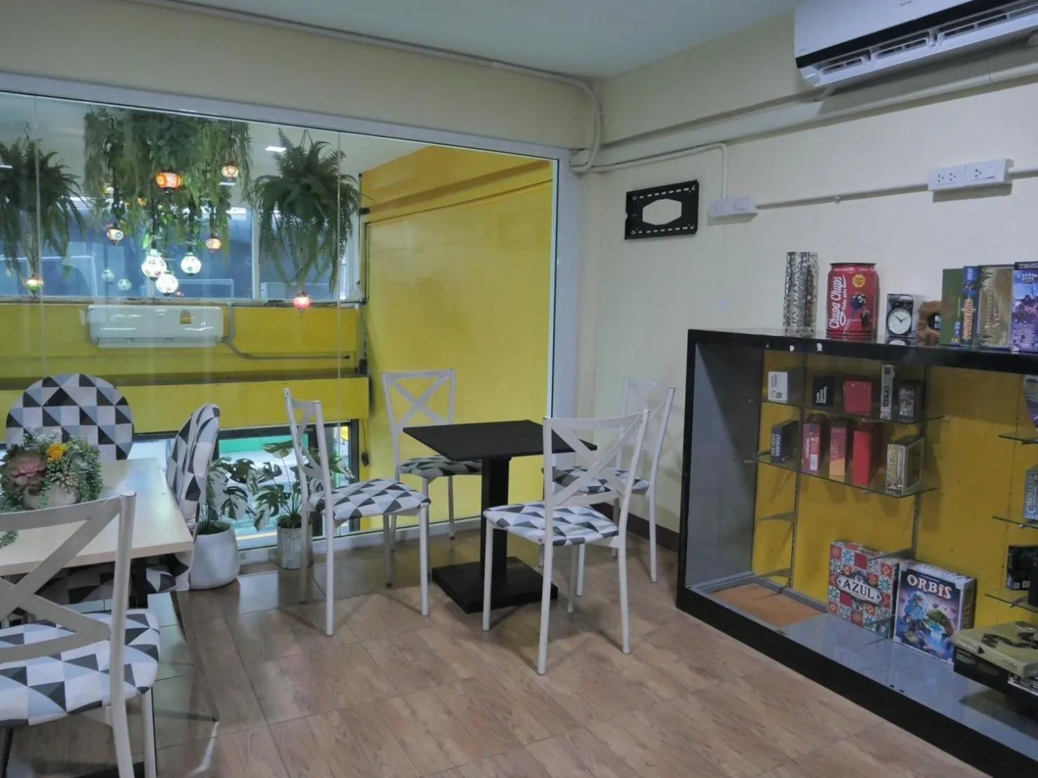 Communal lounge/ TV room in EZ Sleep @ Ratchada 19