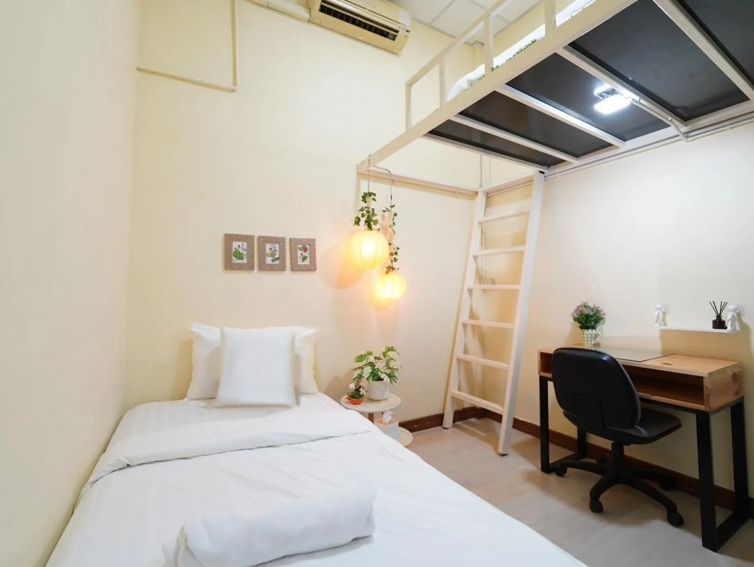 Bed in EZ Sleep @ Ratchada 19