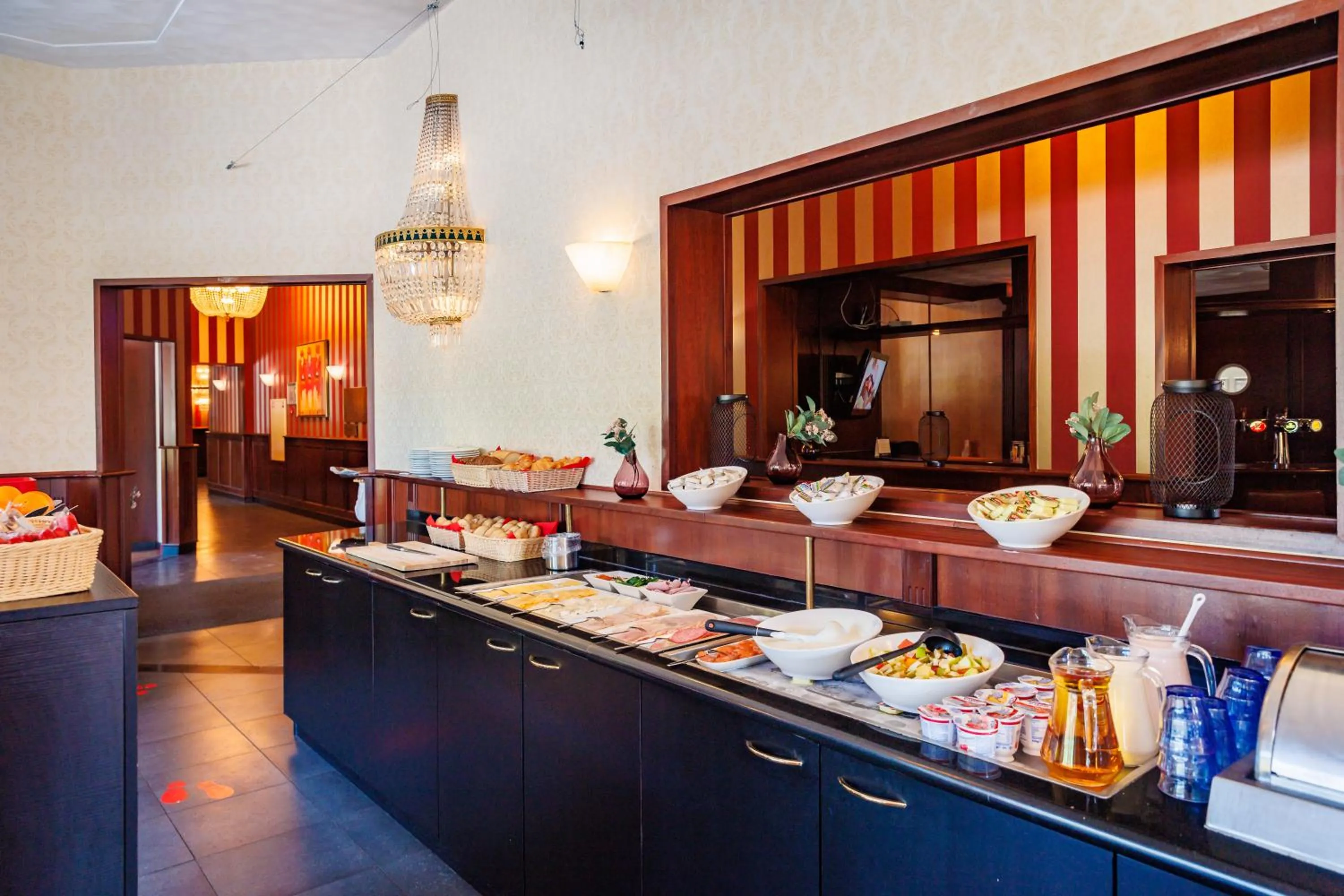Buffet breakfast in Bastion Hotel Apeldoorn Het Loo