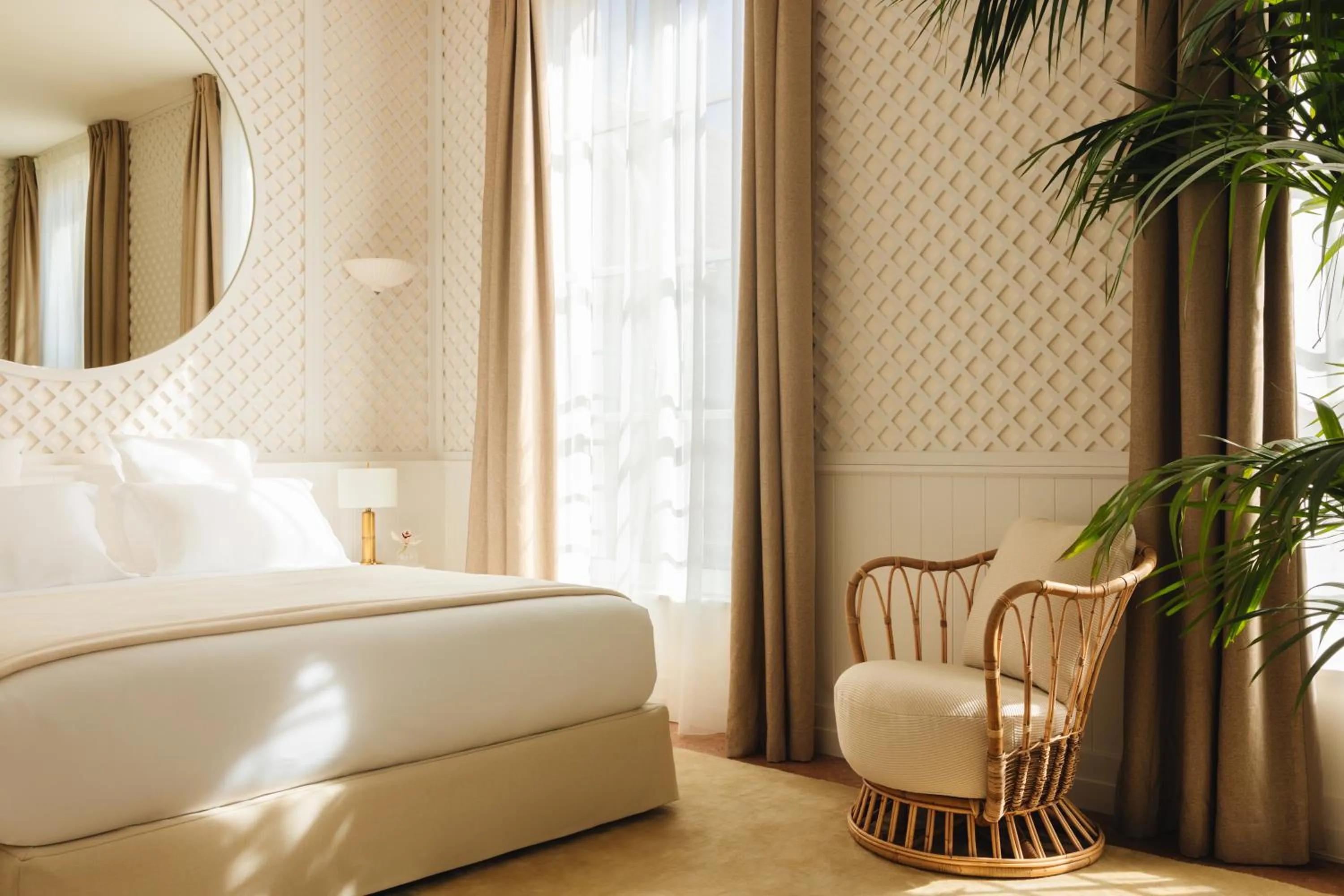 Photo of the whole room, Bed in LILOU