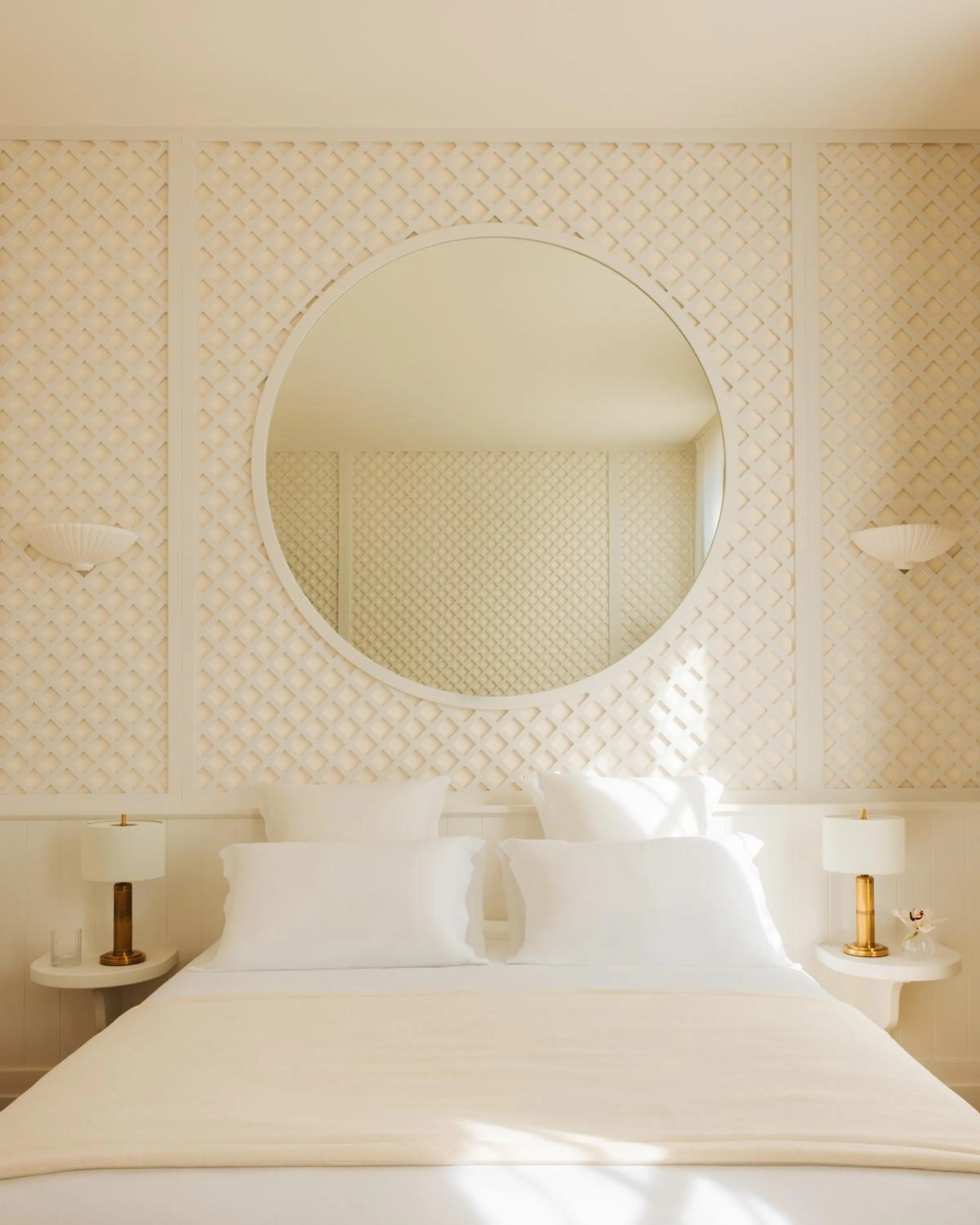 Photo of the whole room, Bed in LILOU