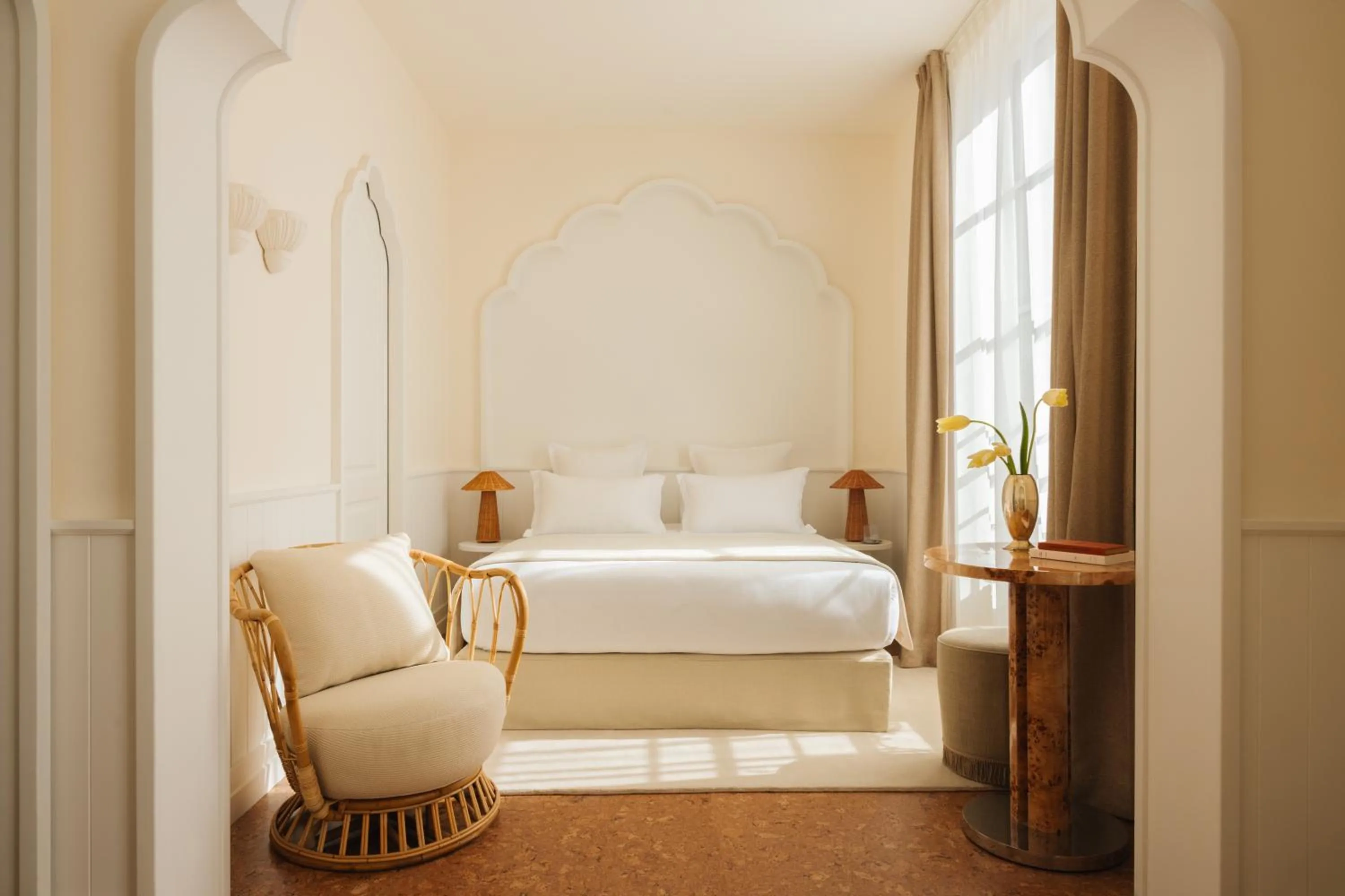 Photo of the whole room, Bed in LILOU