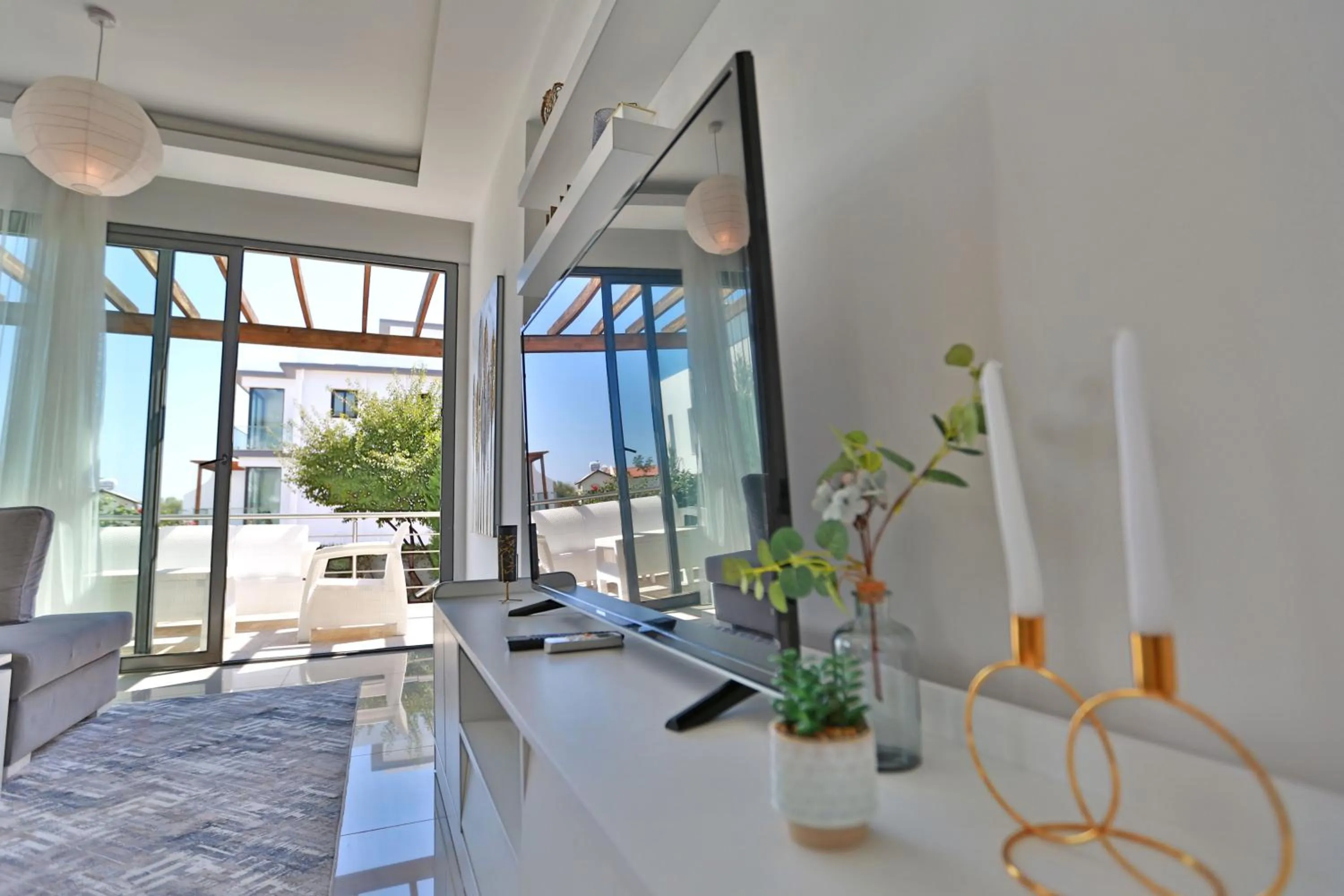 Communal lounge/ TV room in Skyline Paradise Villas