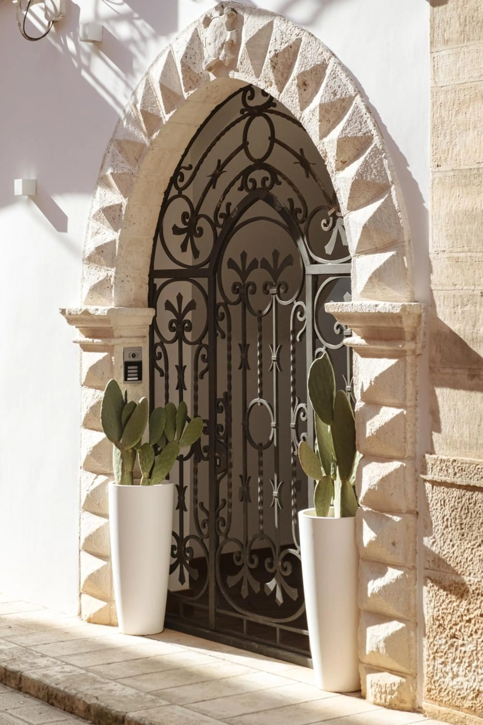 Facade/entrance in ALBERGO DIFFUSO Dimora Rossi Charme B&B