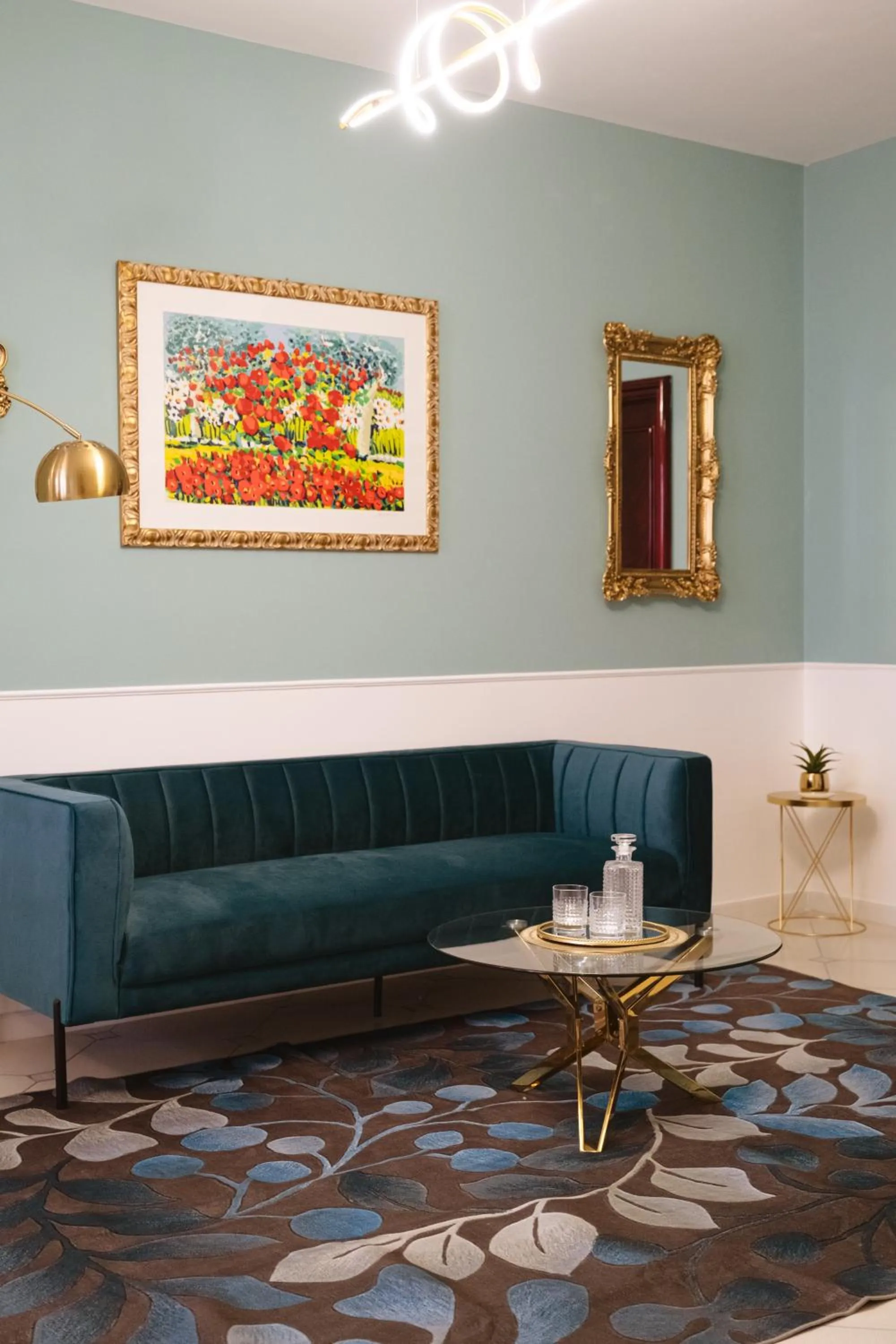 Communal lounge/ TV room in ALBERGO DIFFUSO Dimora Rossi Charme B&B