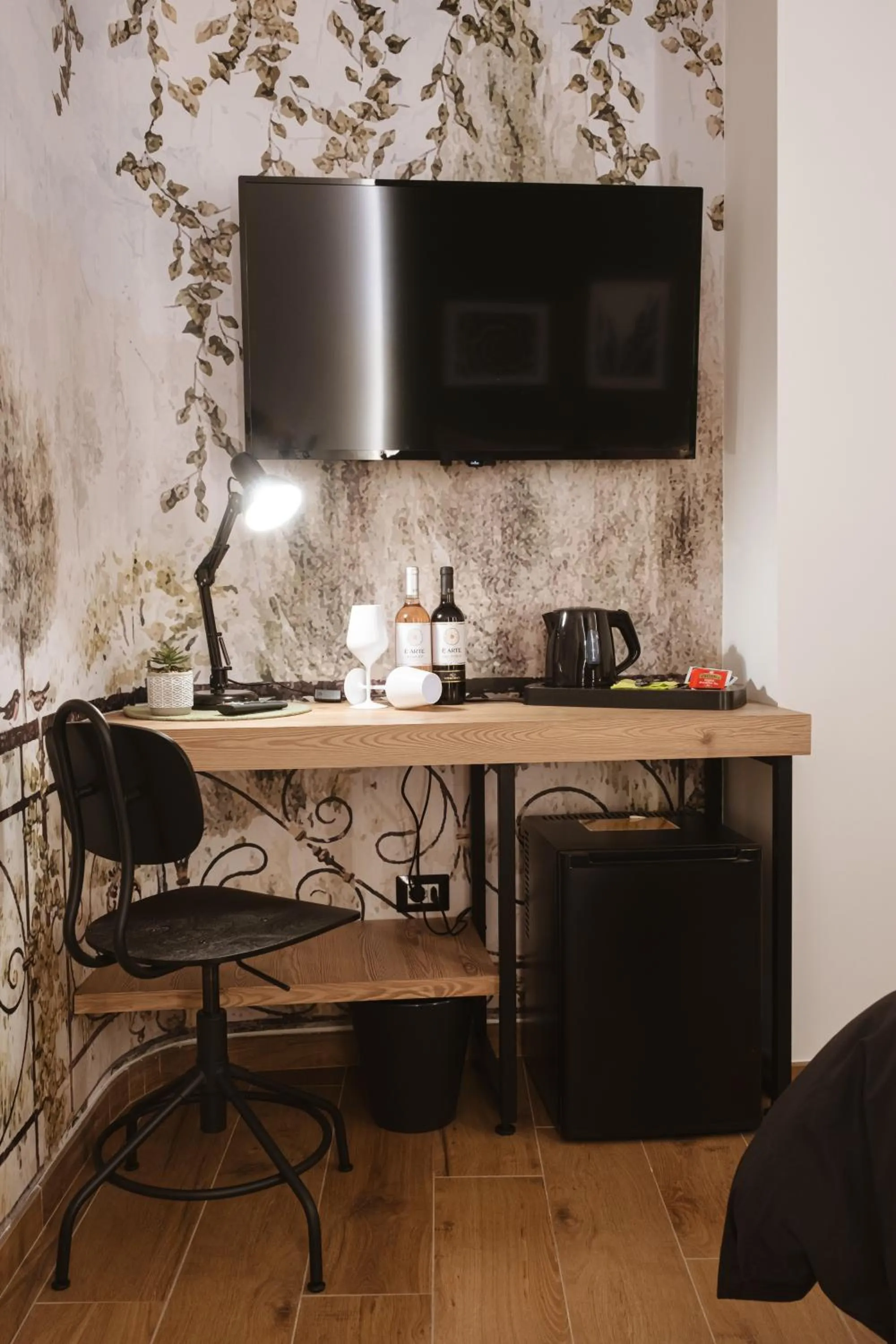 TV and multimedia in ALBERGO DIFFUSO Dimora Rossi Charme B&B