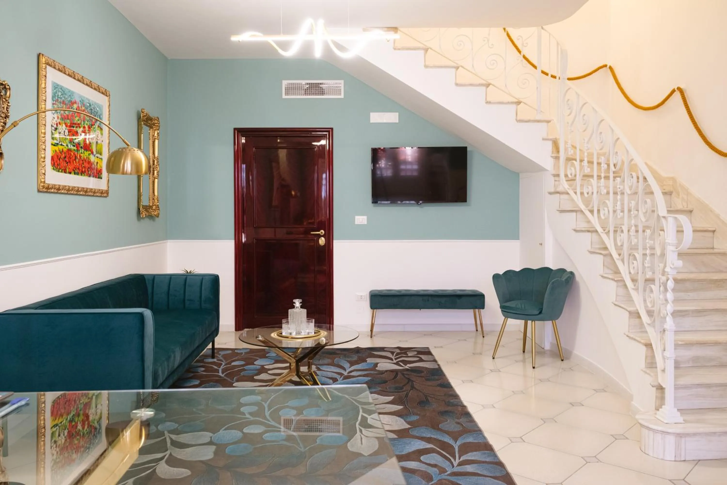 Communal lounge/ TV room in ALBERGO DIFFUSO Dimora Rossi Charme B&B