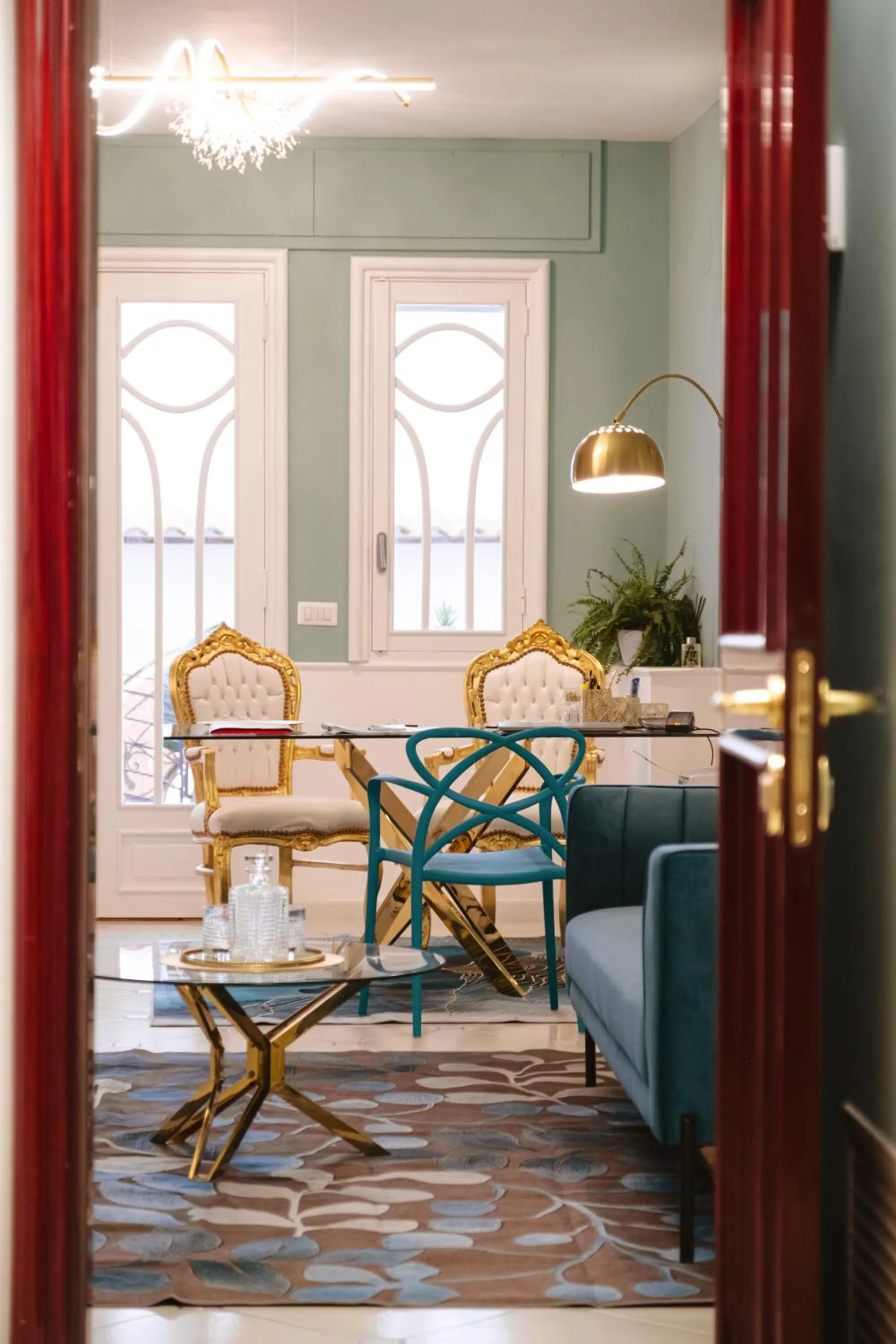 Communal lounge/ TV room in ALBERGO DIFFUSO Dimora Rossi Charme B&B