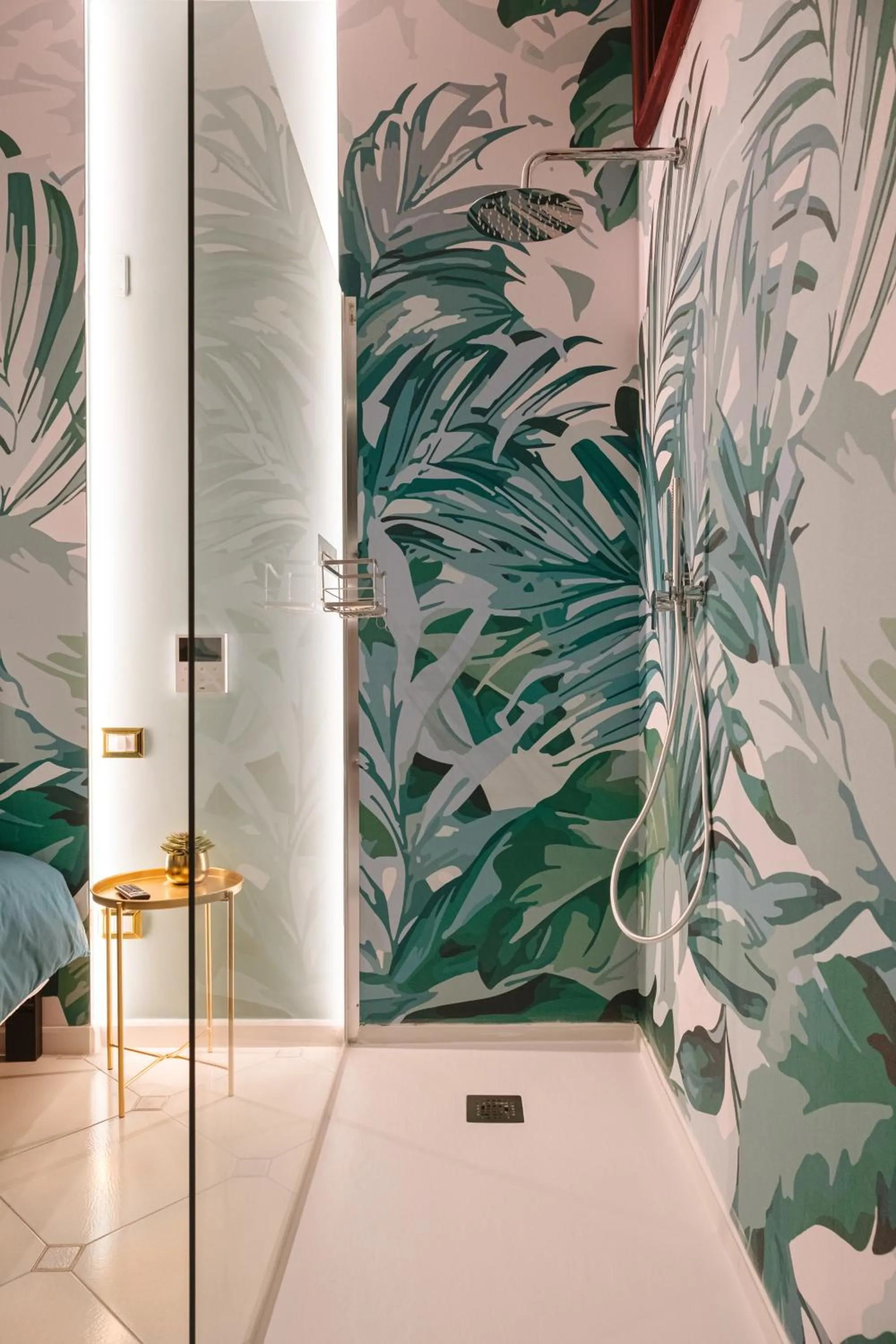 Shower in ALBERGO DIFFUSO Dimora Rossi Charme B&B