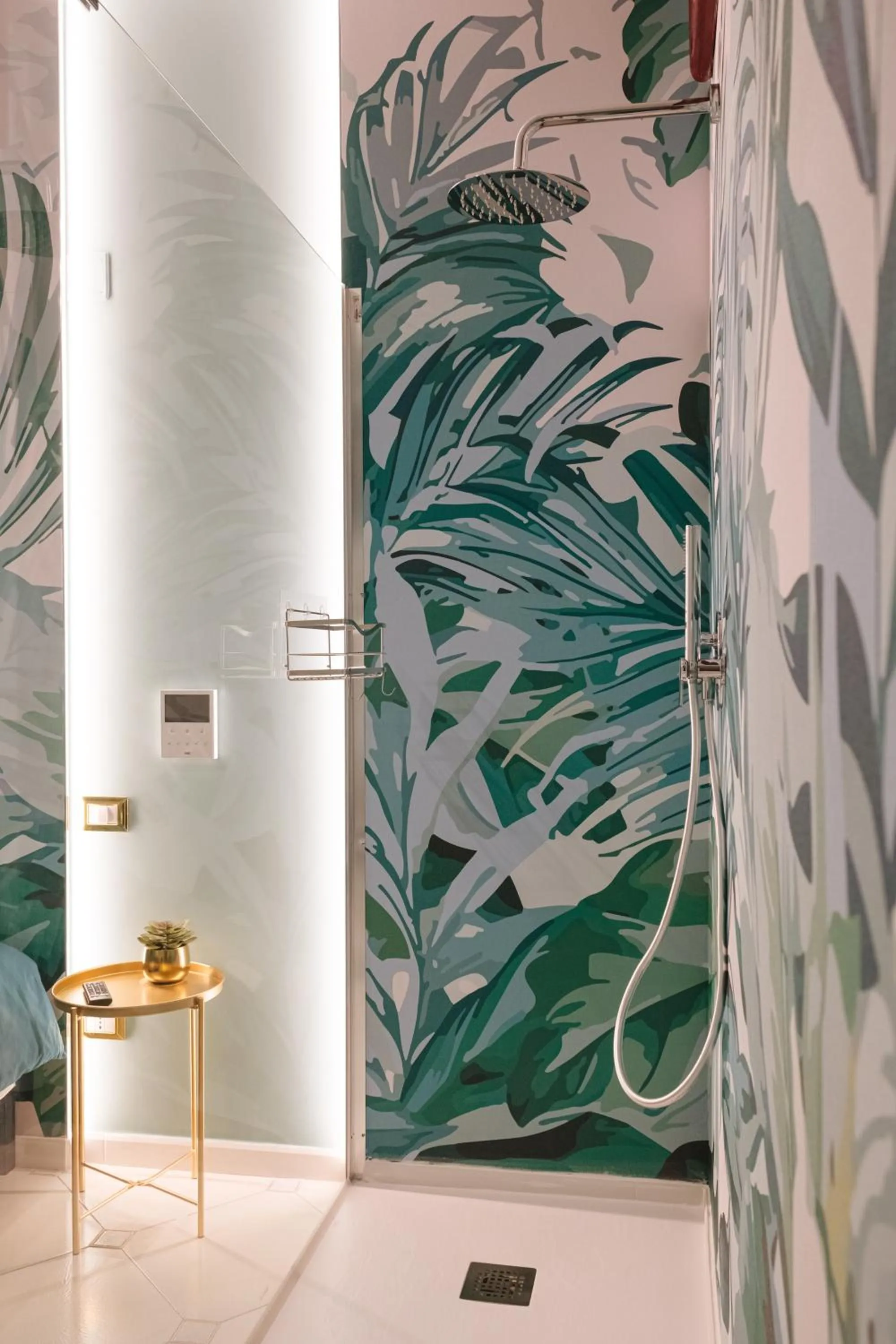 Shower in ALBERGO DIFFUSO Dimora Rossi Charme B&B