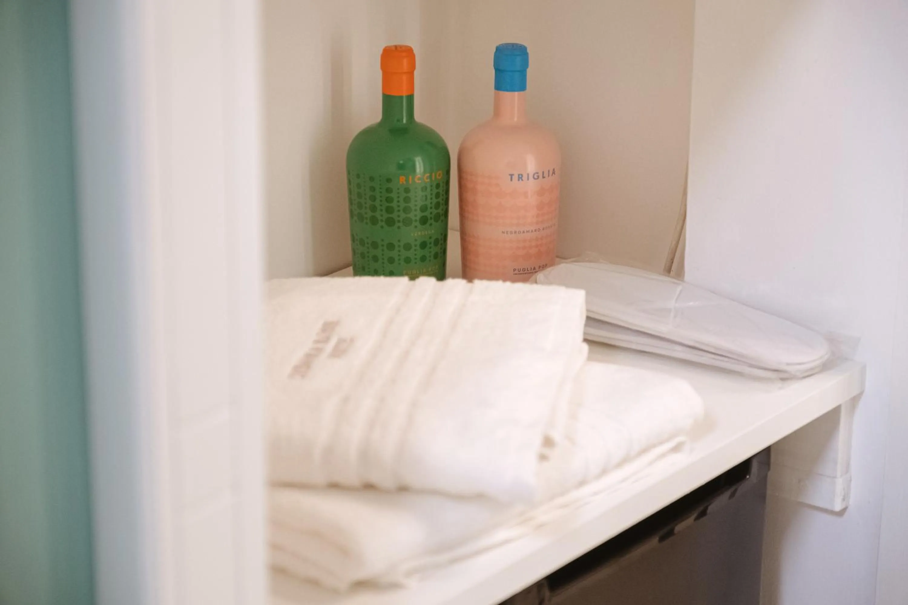 towels, Bed in ALBERGO DIFFUSO Dimora Rossi Charme B&B