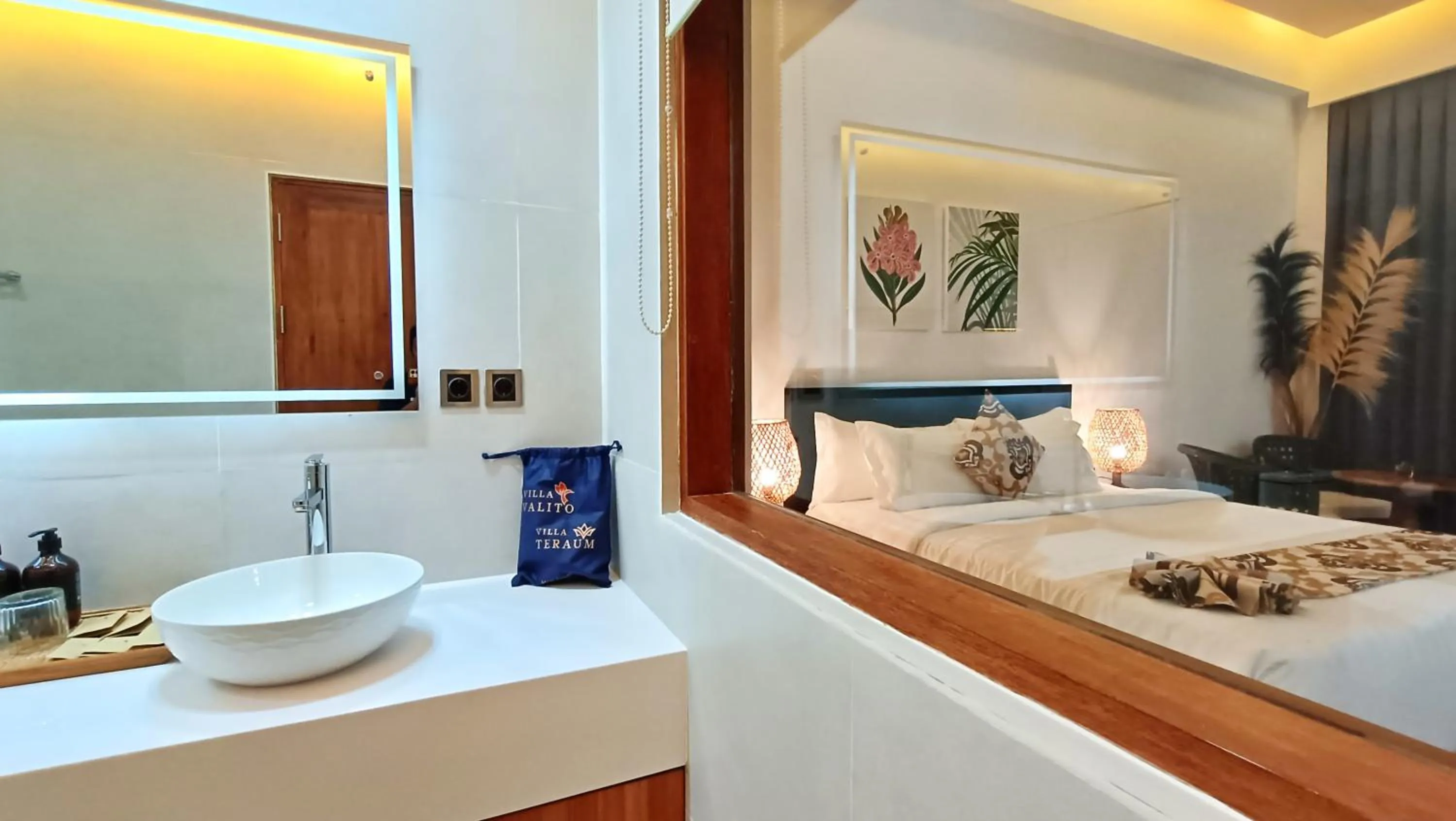 Bathroom, Bed in VILLA VALITO