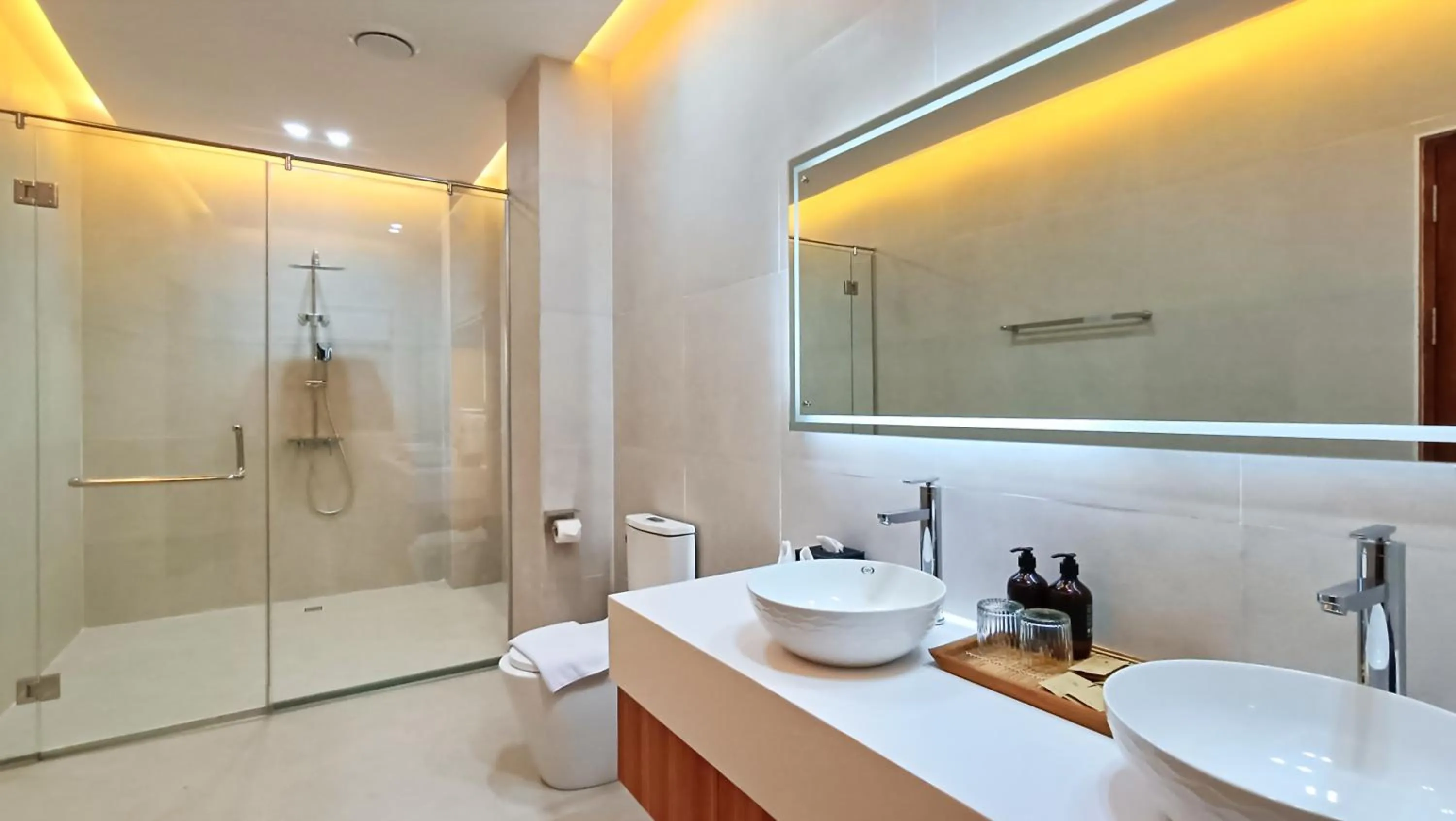 Shower in VILLA VALITO