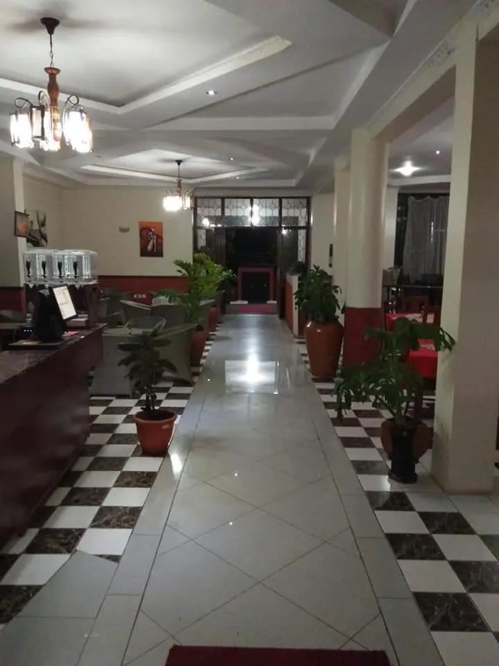 Restaurant/places to eat in Newstead hotel naivasha