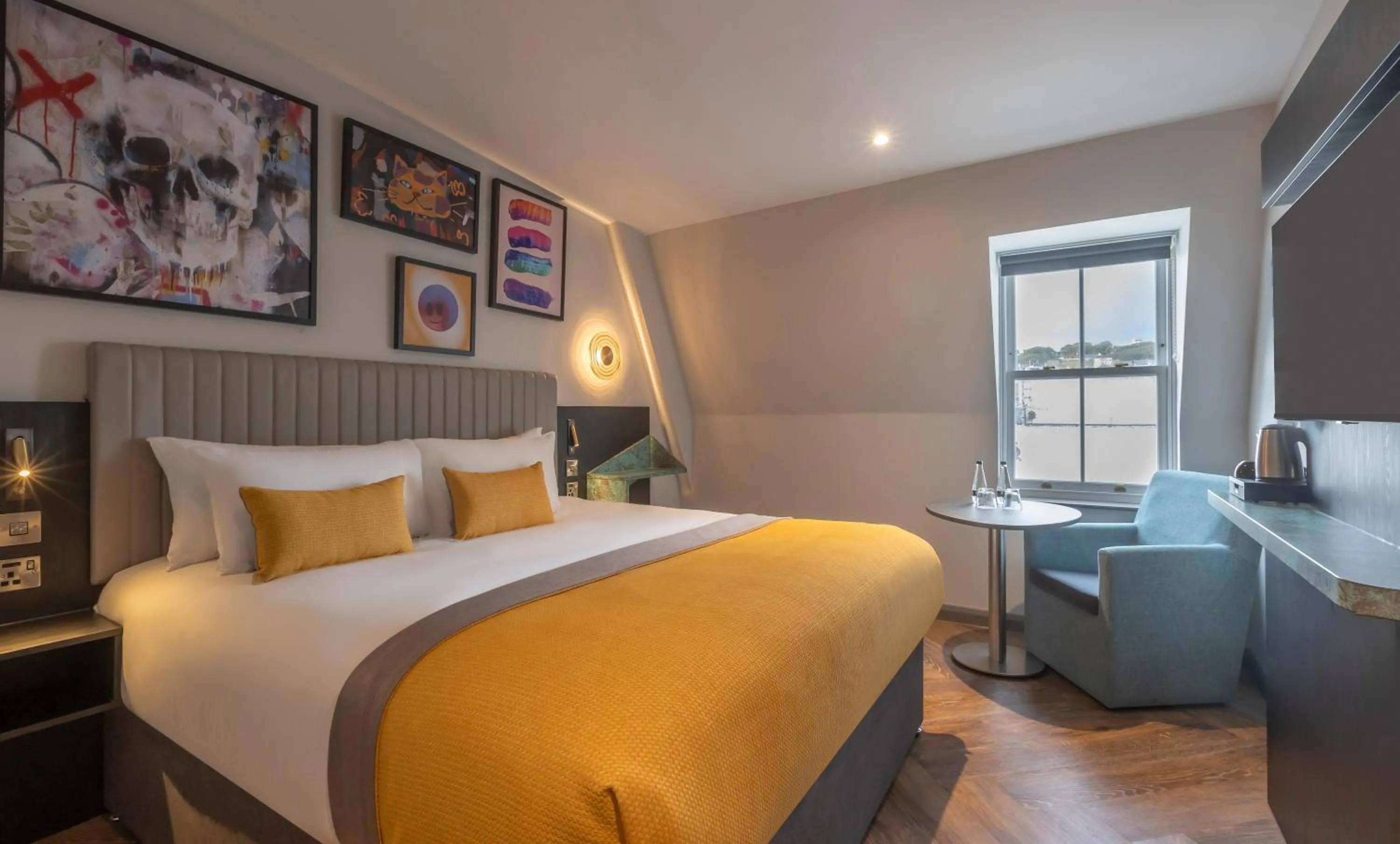 Bed in Maldron Hotel Brighton City Centre