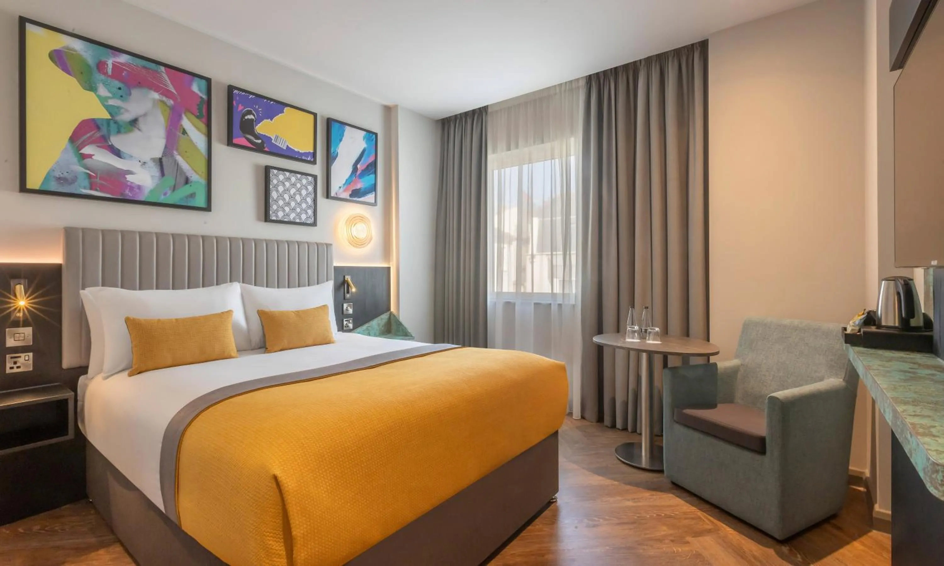 Bed in Maldron Hotel Brighton City Centre